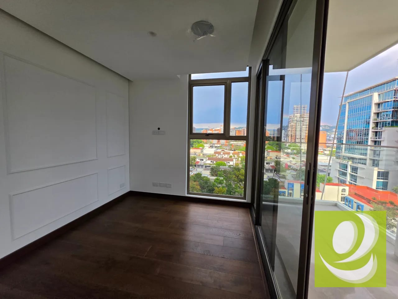 Apartamento en VENTA O RENTA zona 10 con linea blanca — Apartamento en Venta en Atarah, Zona 10, Guatemala, Ciudad — foto 5 de 17