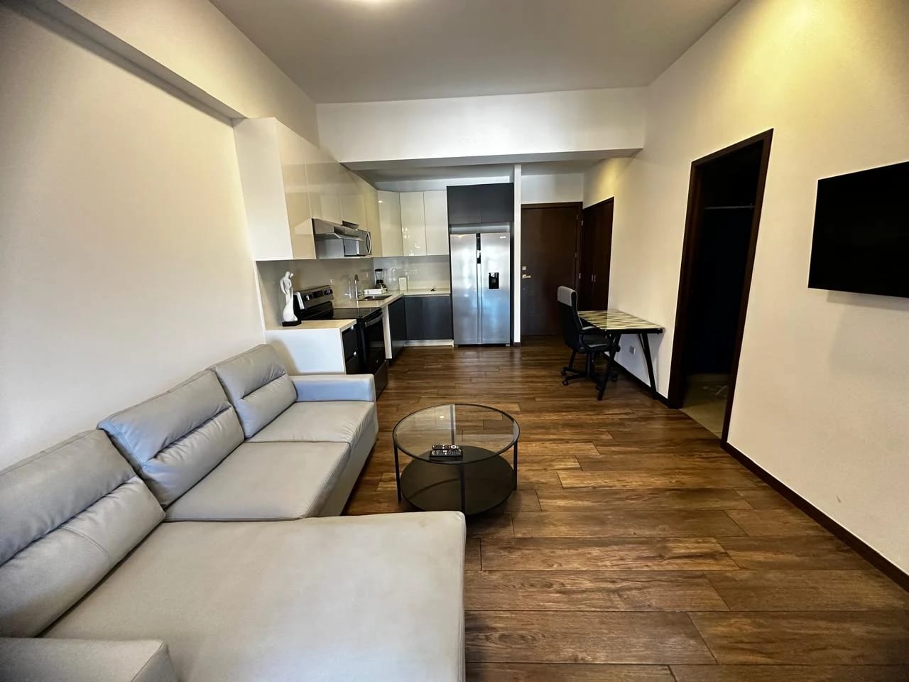 Apartamento amueblado en Renta en Z10 — Apartamento en Alquiler en Zona 10, Guatemala, Ciudad — foto 9 de 11