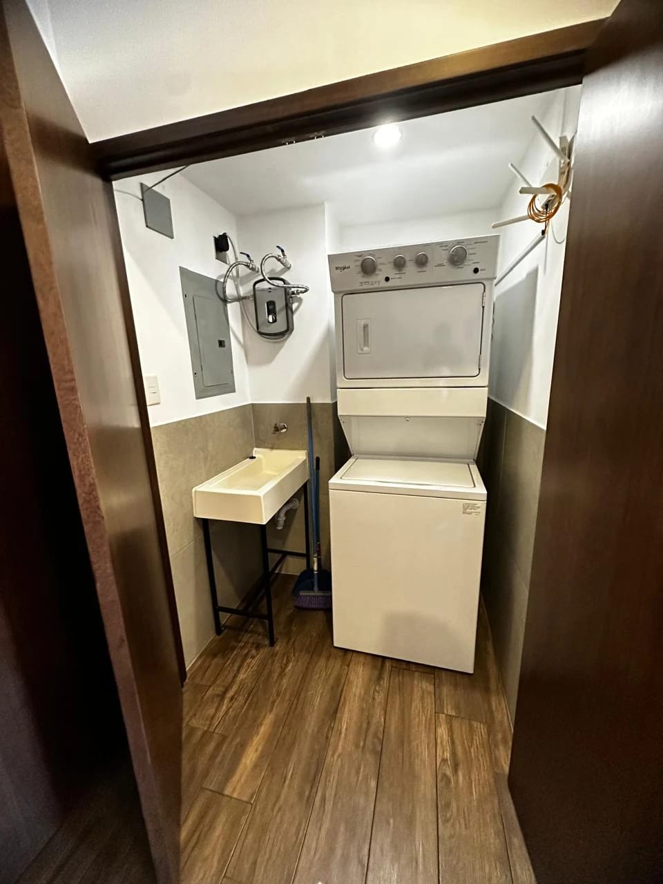 Apartamento amueblado en Renta en Z10 — Apartamento en Alquiler en Zona 10, Guatemala, Ciudad — foto 10 de 11