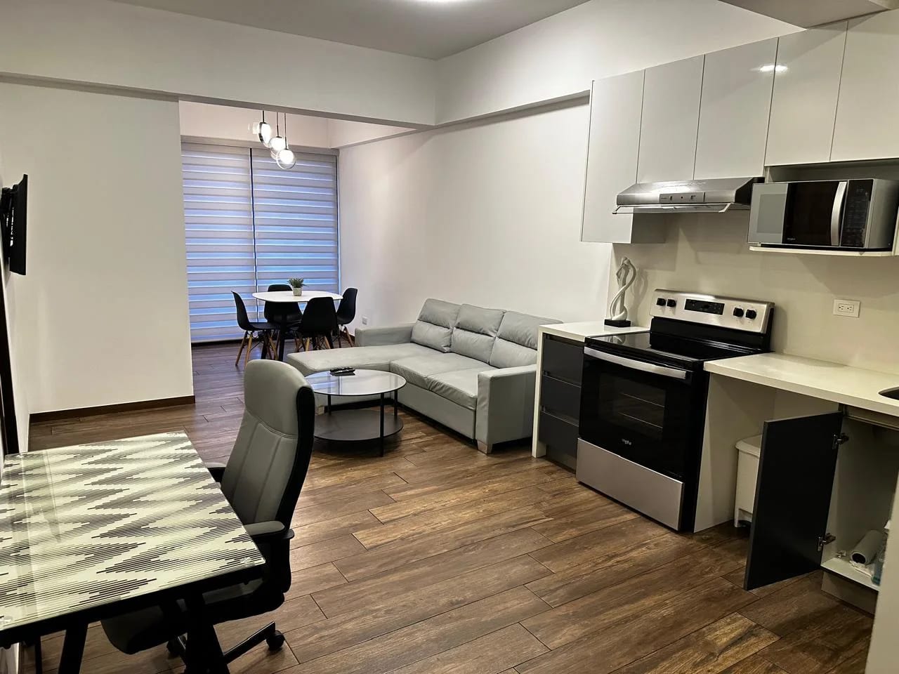 Apartamento amueblado en Renta en Z10 — Apartamento en Alquiler en Zona 10, Guatemala, Ciudad — foto 1 de 11