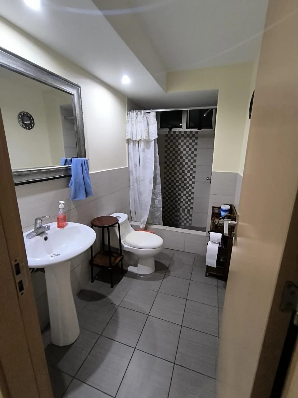 Apartamento Amueblado en Renta en Condado la Villa Z14 — Apartamento en Alquiler en Zona 14, Guatemala, Ciudad — foto 3 de 6