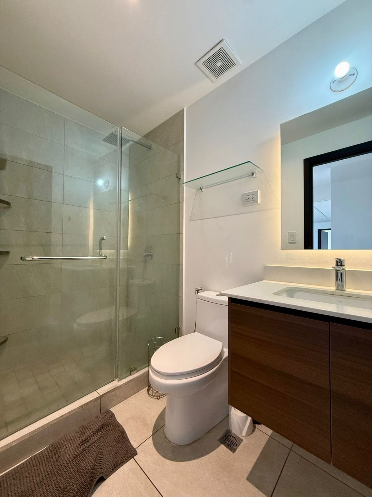 Apartamento en venta | 151 mts2 | 3 habitaciones | 2.5 baños | Dorm. Servicio — Apartamento en Venta en IQ10, Zona 10, Guatemala, Ciudad — foto 6 de 8
