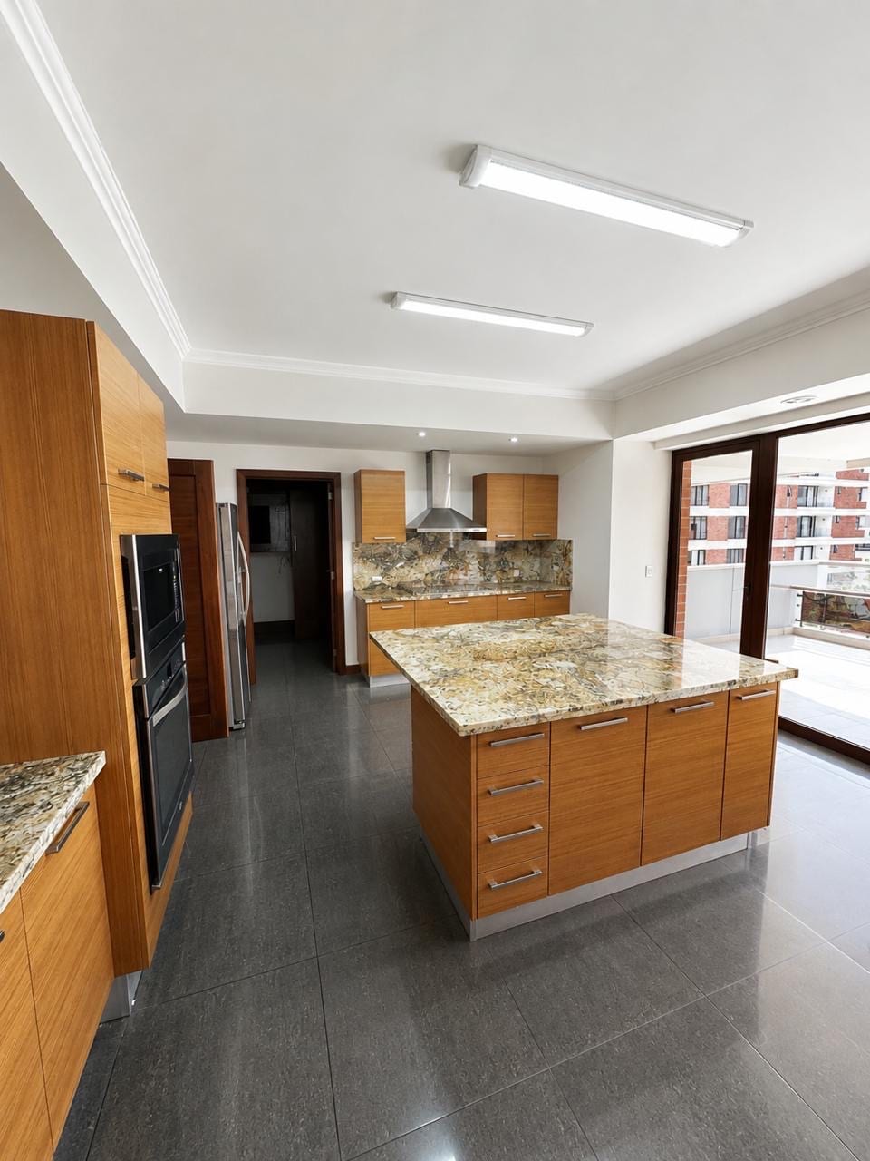 Apartamento en venta | 6 habitaciones | 6 parqueos | balcones | Gaudí, zona 14 — Apartamento en Venta en Zona 14, Guatemala, Ciudad — foto 5 de 10
