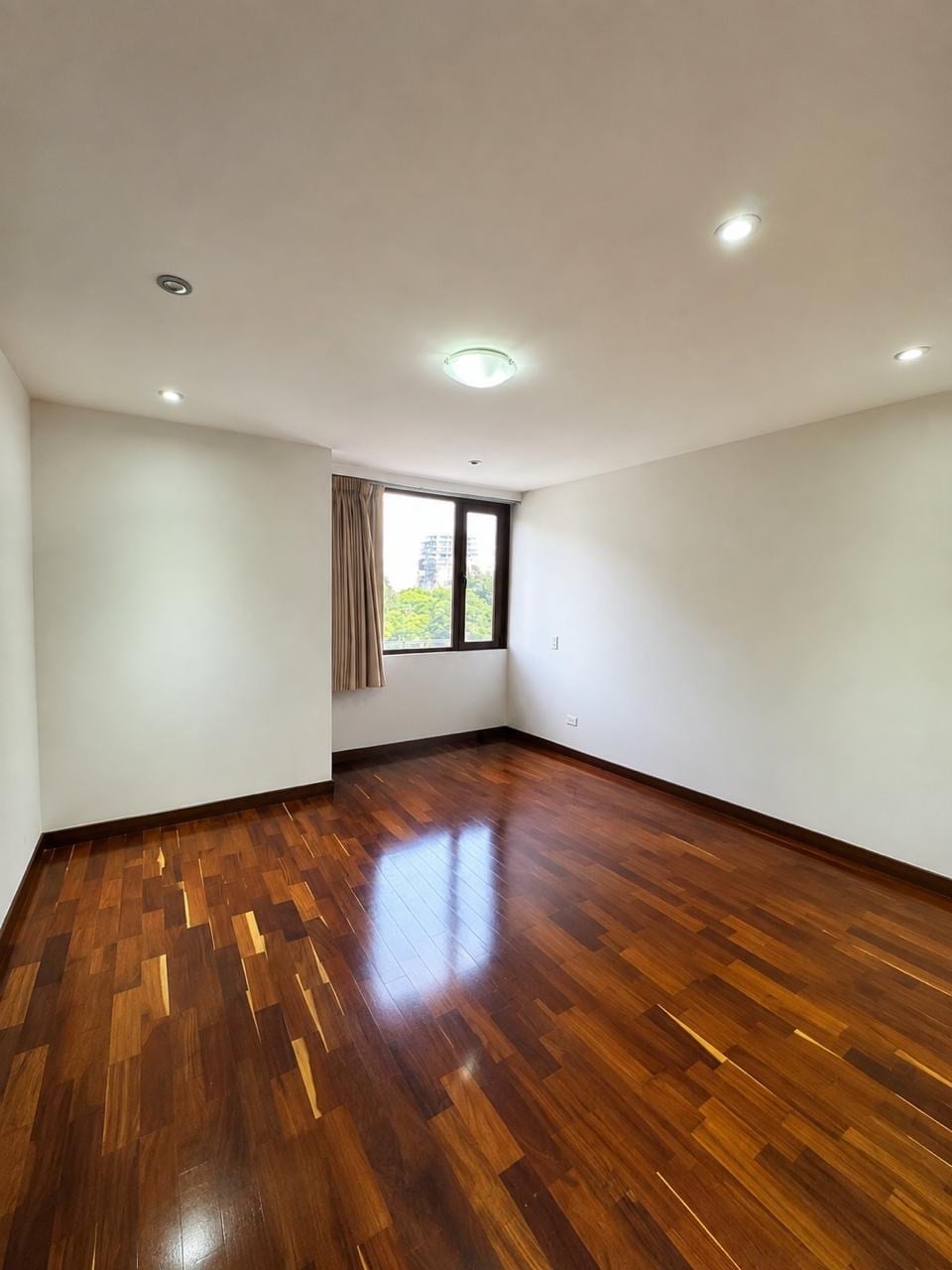 Apartamento en venta | 6 habitaciones | 6 parqueos | balcones | Gaudí, zona 14 — Apartamento en Venta en Zona 14, Guatemala, Ciudad — foto 7 de 10