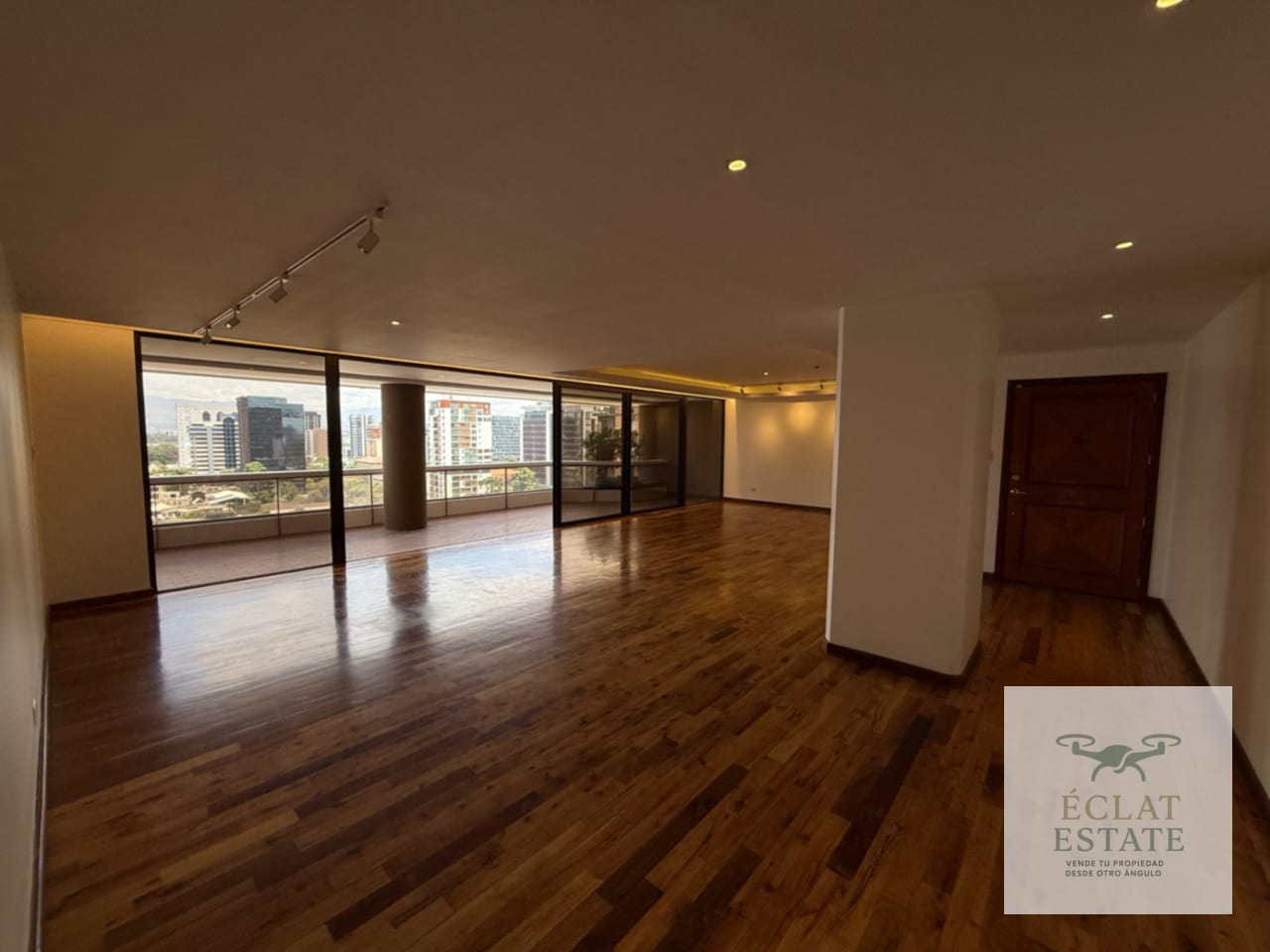 Apartamento de 3 habitaciones en Venta en Tiffany zona 10 — Apartamento en Venta en Tiffany II, Zona 10, Guatemala, Ciudad — foto 1 de 17
