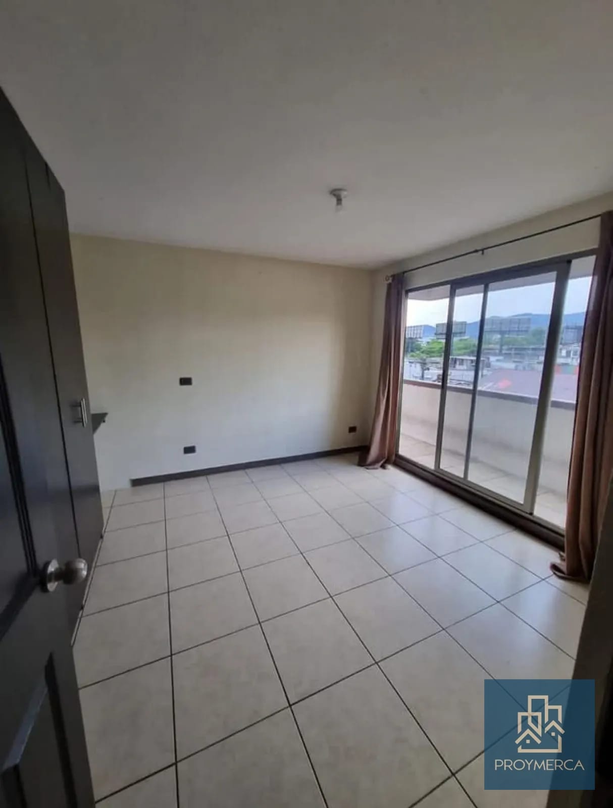 Apartamento amplio en alquiler, Jardines de las Charcas 1, Zona 11 — Apartamento en Alquiler en Jardines de Las Charcas, Zona 11, Guatemala, Ciudad — foto 4 de 8