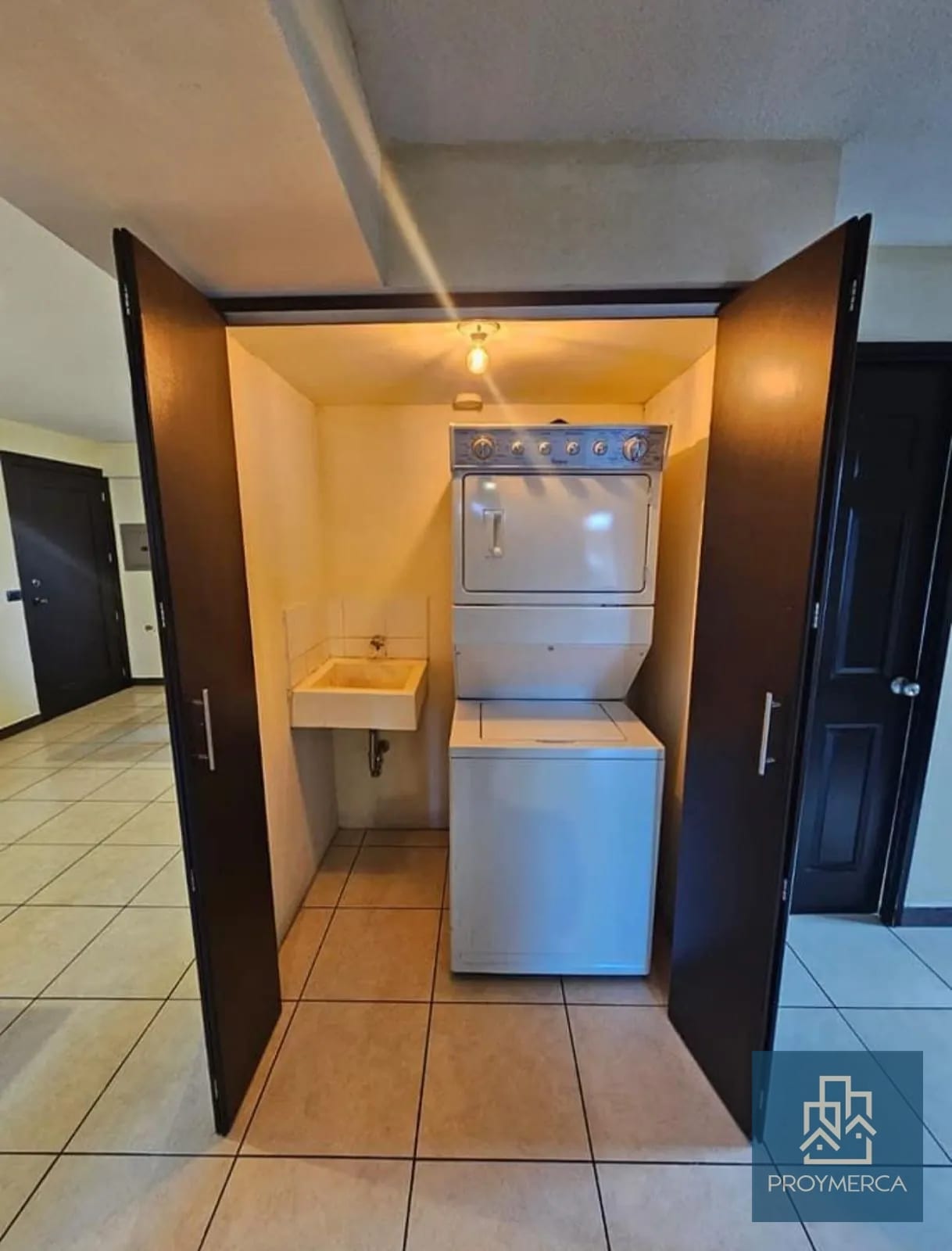 Apartamento amplio en alquiler, Jardines de las Charcas 1, Zona 11 — Apartamento en Alquiler en Jardines de Las Charcas, Zona 11, Guatemala, Ciudad — foto 5 de 8