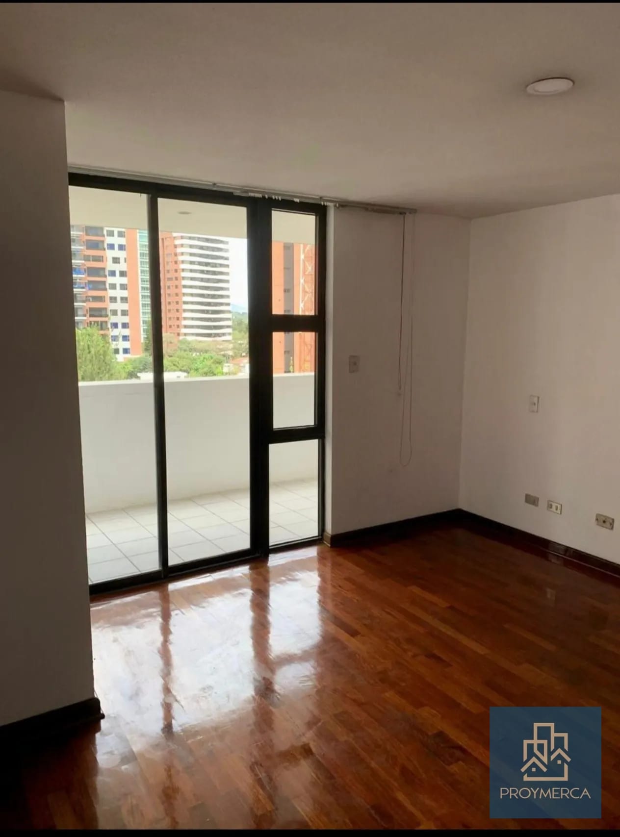 Amplio Apartamento en Alquiler zona 14 — Apartamento en Alquiler en Zona 14, Guatemala, Ciudad — foto 1 de 10