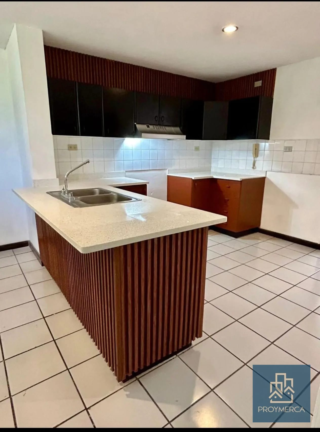 Amplio Apartamento en Alquiler zona 14 — Apartamento en Alquiler en Zona 14, Guatemala, Ciudad — foto 7 de 10