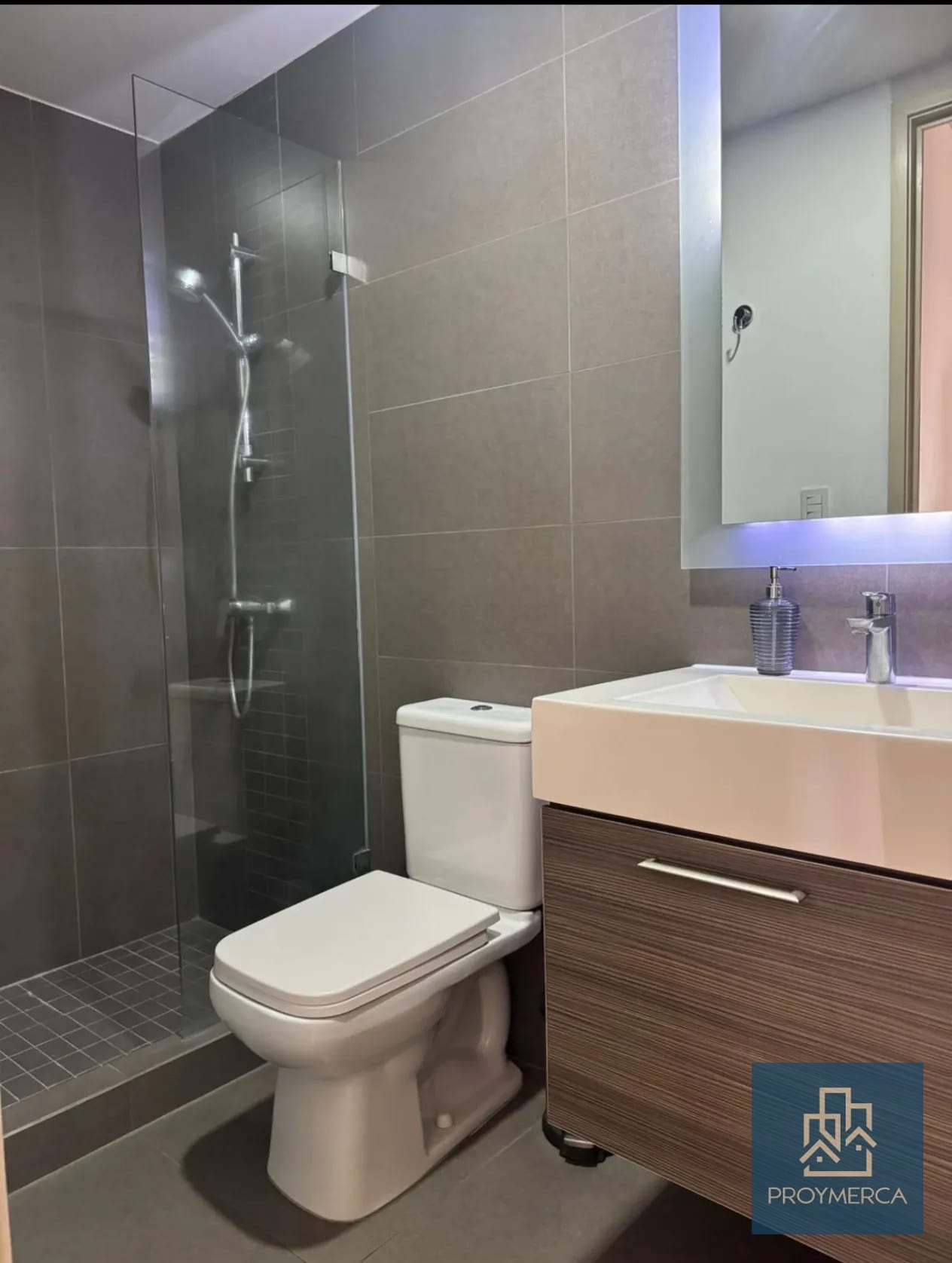 Apartamento Amueblado en zona 10 — Apartamento en Alquiler en Zona 10, Guatemala, Ciudad — foto 7 de 9