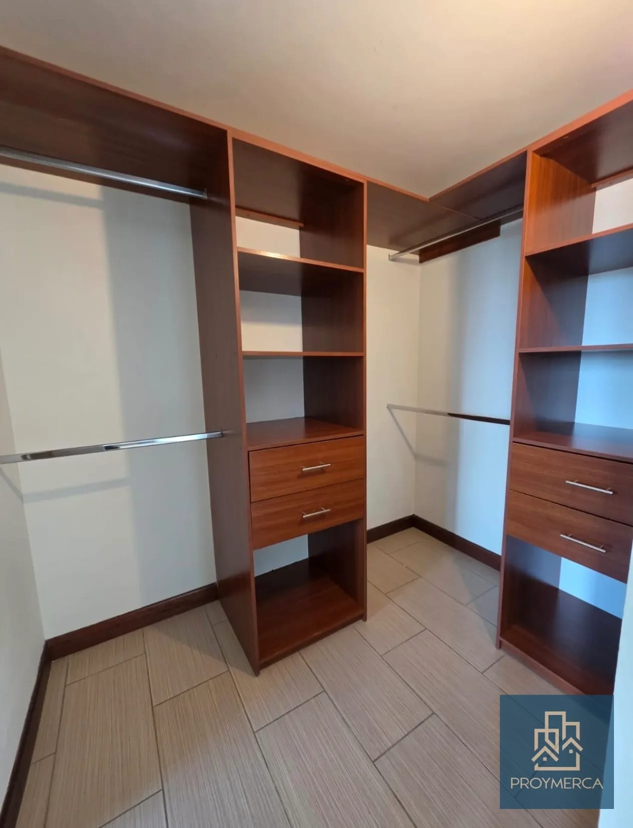 Amplio Apartamento en Alquiler zona 14 — Apartamento en Alquiler en Condado La Villa, Zona 14, Guatemala, Ciudad — foto 9 de 11