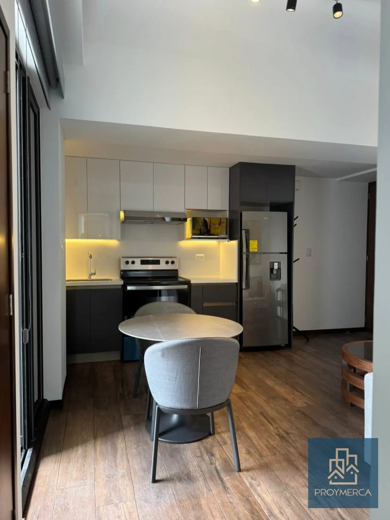 Apartamento amueblado en Alquiler zona 10 — Apartamento en Alquiler en Zona 10, Guatemala, Ciudad — foto 4 de 10
