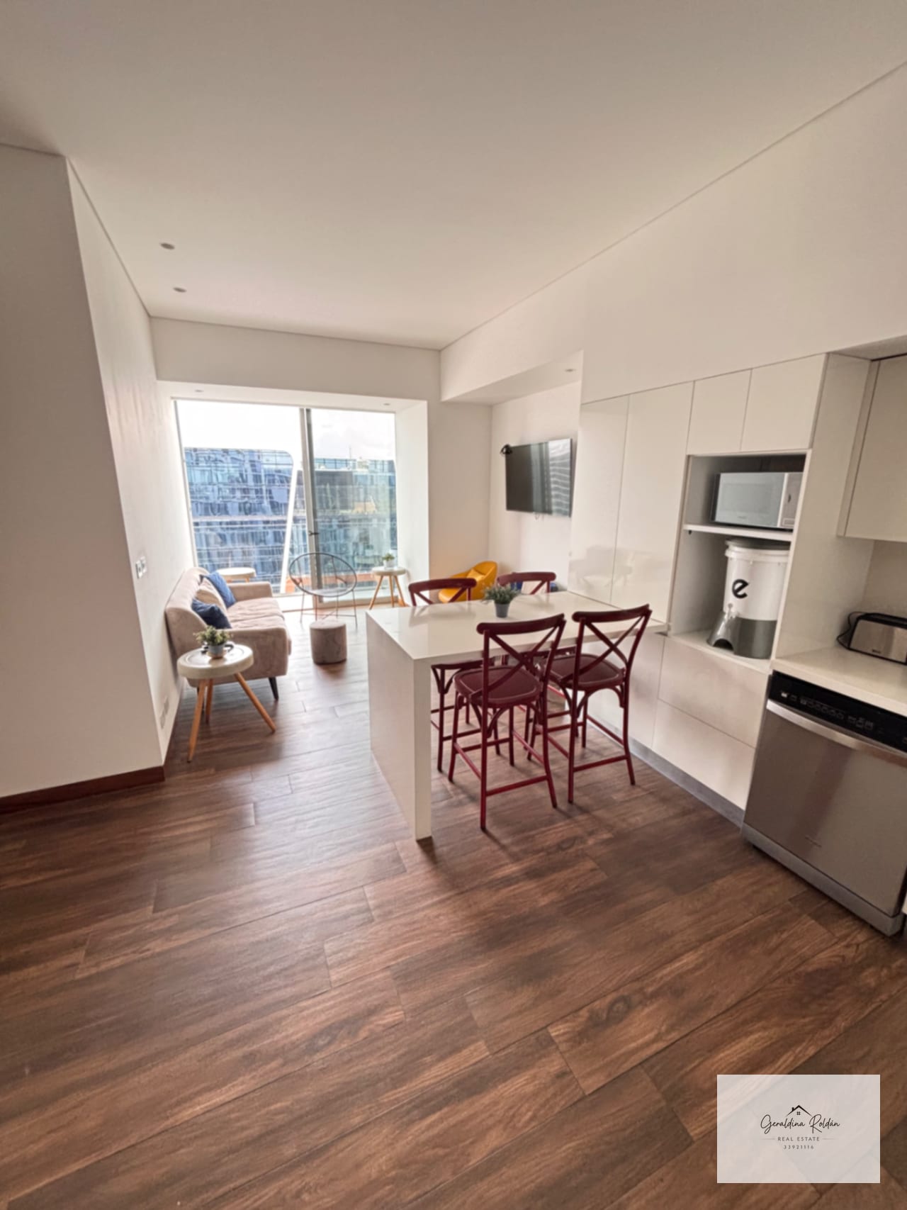 Súper bien ubicado apartamento en renta en z 10 Avia amueblado — Apartamento en Alquiler en Avia, Zona 10, Guatemala, Ciudad — foto 1 de 10