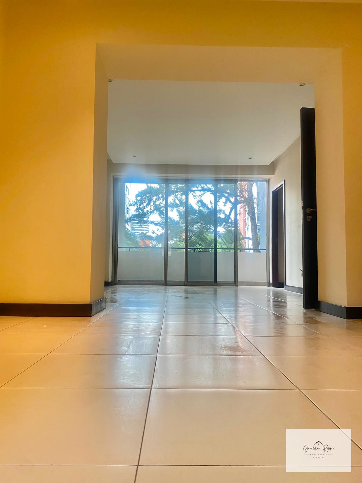 187 m en z 14, dos habitaciones y baño de servicio — Apartamento en Alquiler en Cobella, Zona 14, Guatemala, Ciudad — foto 1 de 10