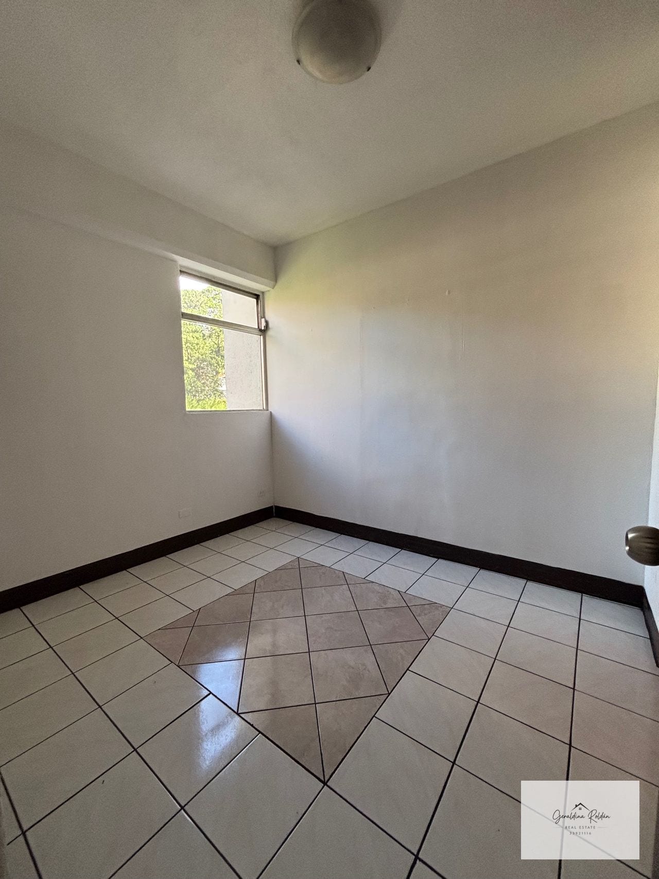 200 m tres habitaciones zona 15 a súper precio/ edificio antiguo — Apartamento en Alquiler en Zona 15, Guatemala, Ciudad — foto 4 de 11