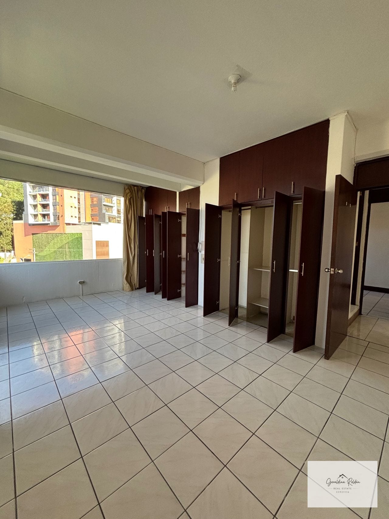 200 m tres habitaciones zona 15 a súper precio/ edificio antiguo — Apartamento en Alquiler en Zona 15, Guatemala, Ciudad — foto 6 de 11