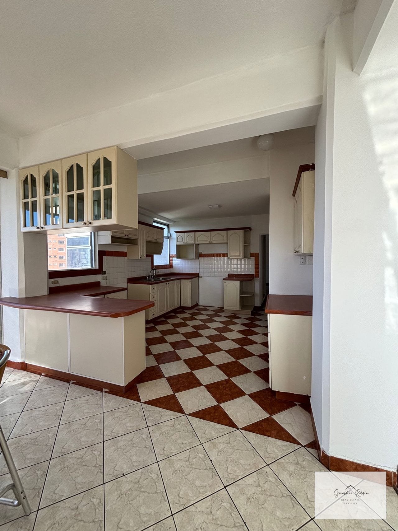 200 m tres habitaciones zona 15 a súper precio/ edificio antiguo — Apartamento en Alquiler en Zona 15, Guatemala, Ciudad — foto 8 de 11