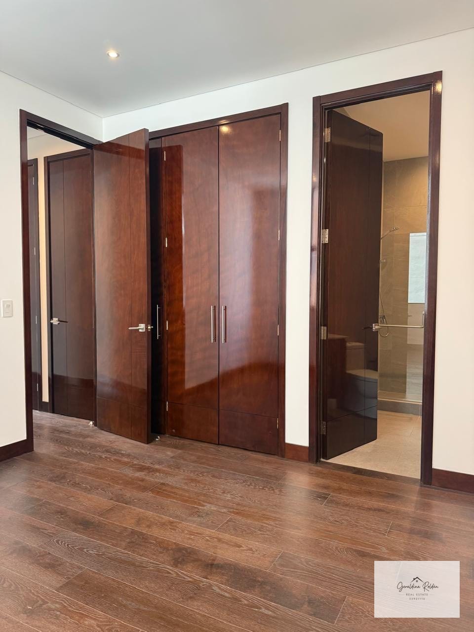 En renta apartamento exclusivo en z 14 dos hab y cuarto de servicio — Apartamento en Alquiler en Echo, Zona 14, Guatemala, Ciudad — foto 7 de 8