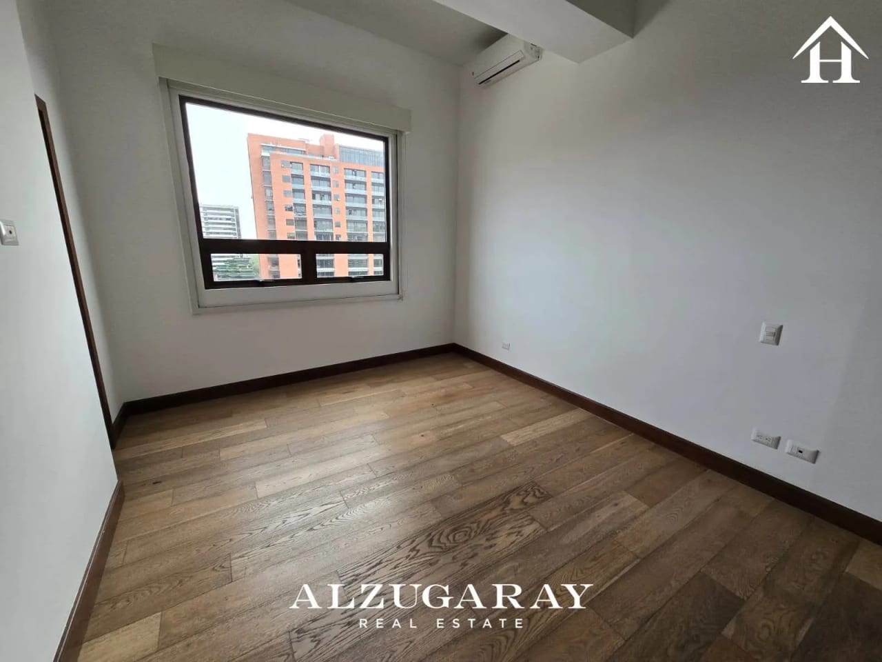 APTO. MODERNO CON BALCÓN 3 HAB./ EDIF. SALVATTORE Z.10 — Apartamento en Alquiler en Salvattore, Zona 10, Guatemala, Ciudad — foto 7 de 9