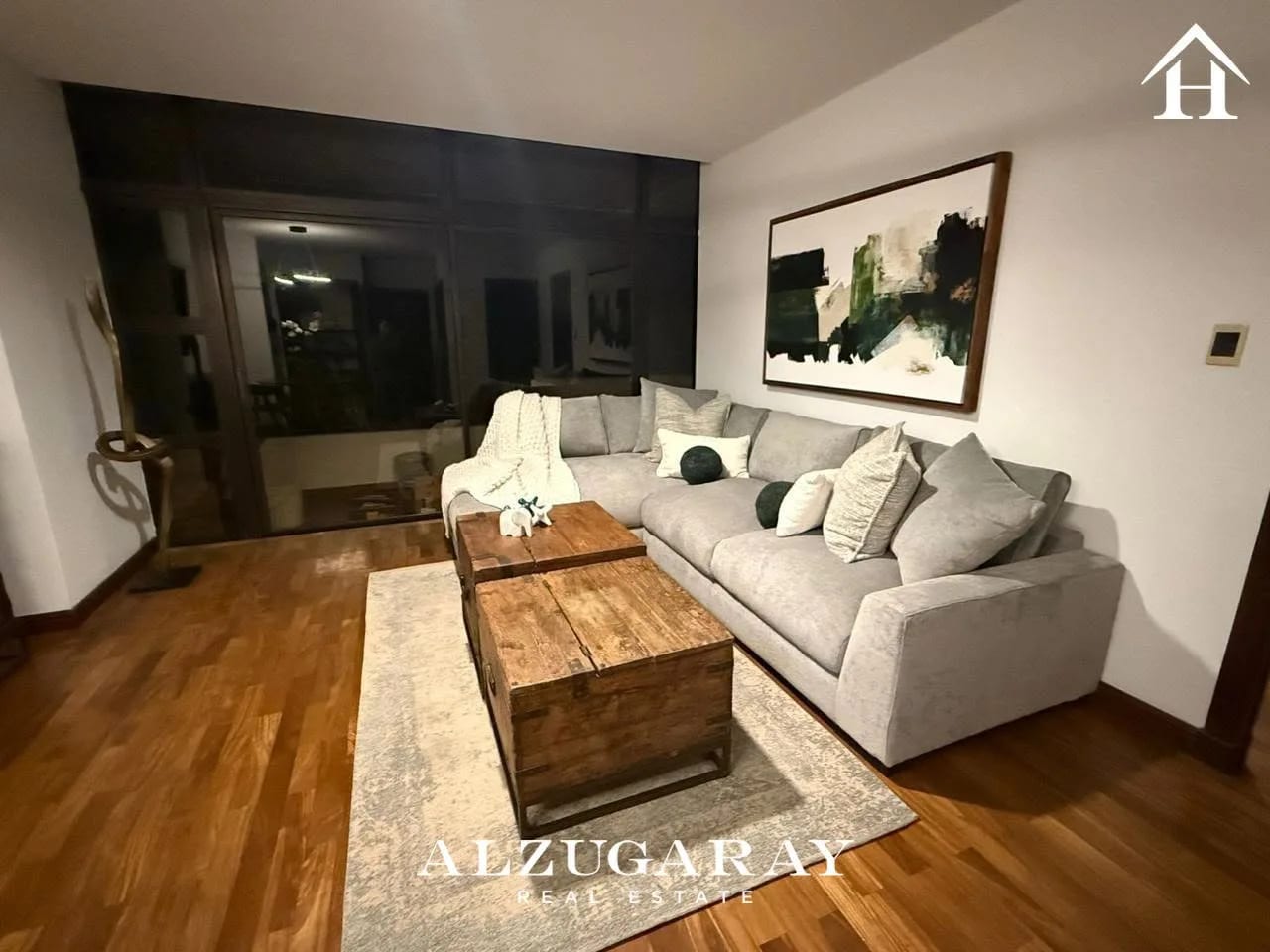 APTO AMUEBLADO C/ BALCÓN 1 HAB. / EDIFICIO EN ZONA 14 — Apartamento en Alquiler en Zona 14, Guatemala, Ciudad — foto 2 de 10
