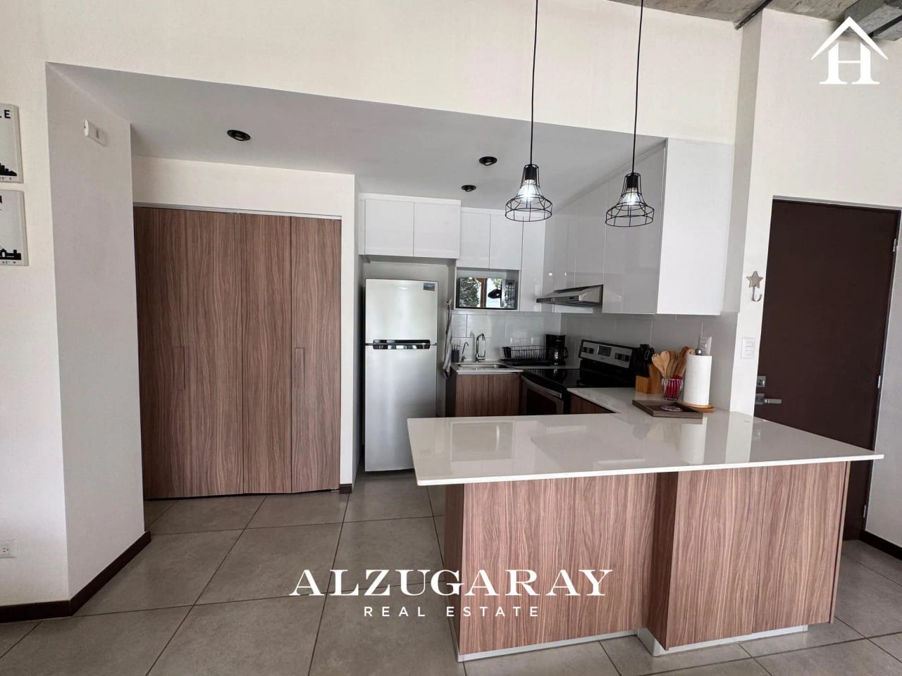 Apartamento Amueblado 2 Hab. / Edificio en Zona 15 — Apartamento en Alquiler en Zona 15, Guatemala, Ciudad — foto 2 de 10