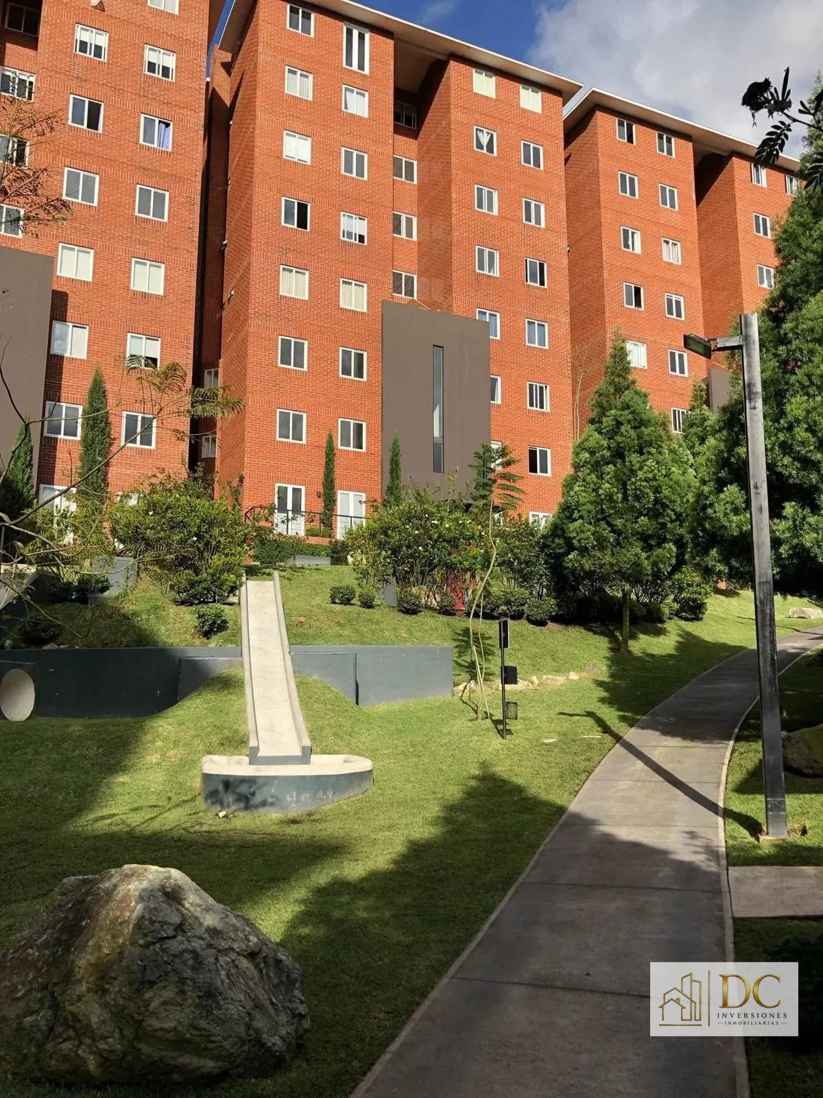📍APARTAMENTO AMUEBLADO EN RENTA – 2 HAB + ESTUDIO | HEXA 16 | ZONA 16 — Apartamento en Alquiler en Hexa Cañada 16, Zona 16, Guatemala, Ciudad — foto 1 de 17