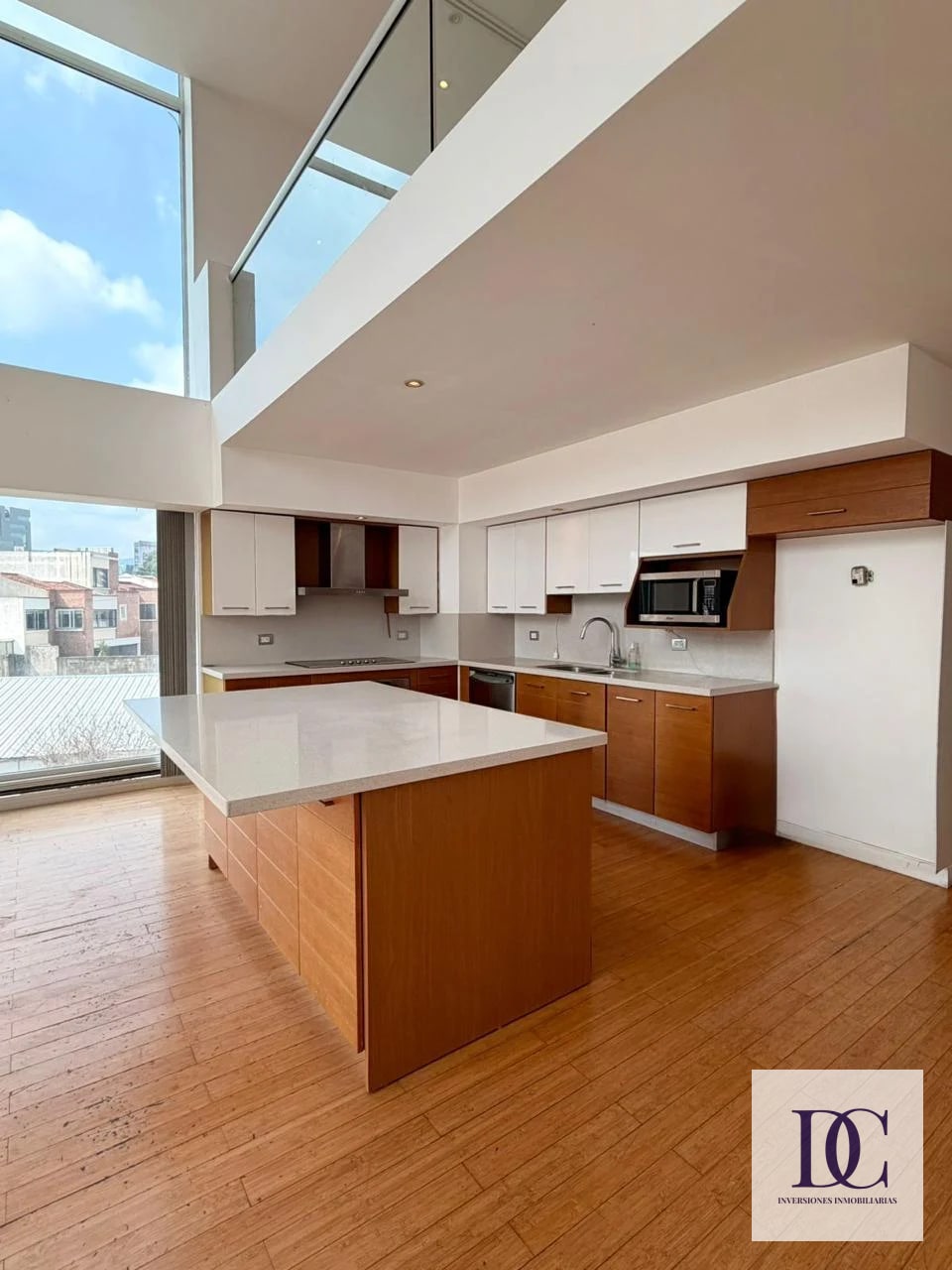 📍 APARTAMENTO EN VENTA – 2 HAB + DOBLE ALTURA | EDIFICIO ATRIUM | ZONA 10 — Apartamento en Venta en Atrium, Zona 10, Guatemala, Ciudad — foto 3 de 14