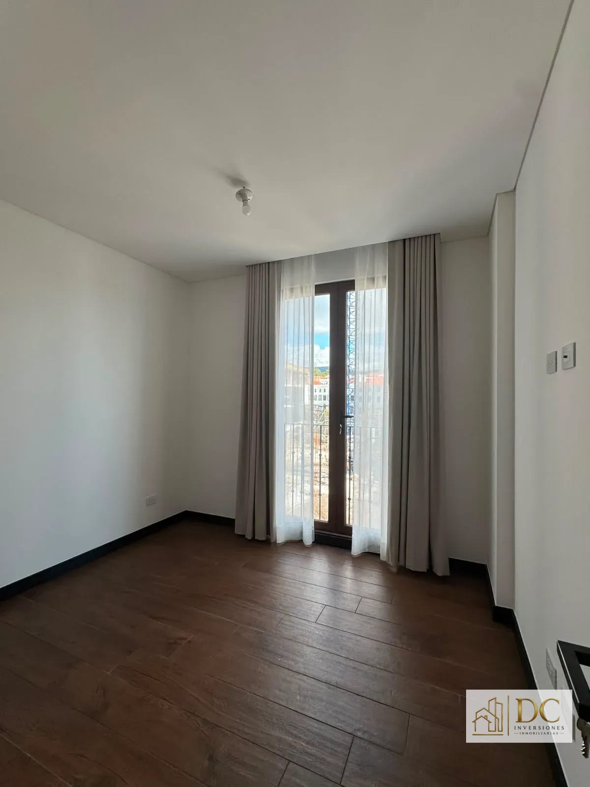 đ APARTAMENTO EN RENTA â 2 HAB + BALCĂN | LIRIOS CAYALĂ | ZONA 16 â Apartamento en Alquiler en Lirios de CayalĂĄ I, Zona 16, Guatemala, Ciudad â foto 5 de 11