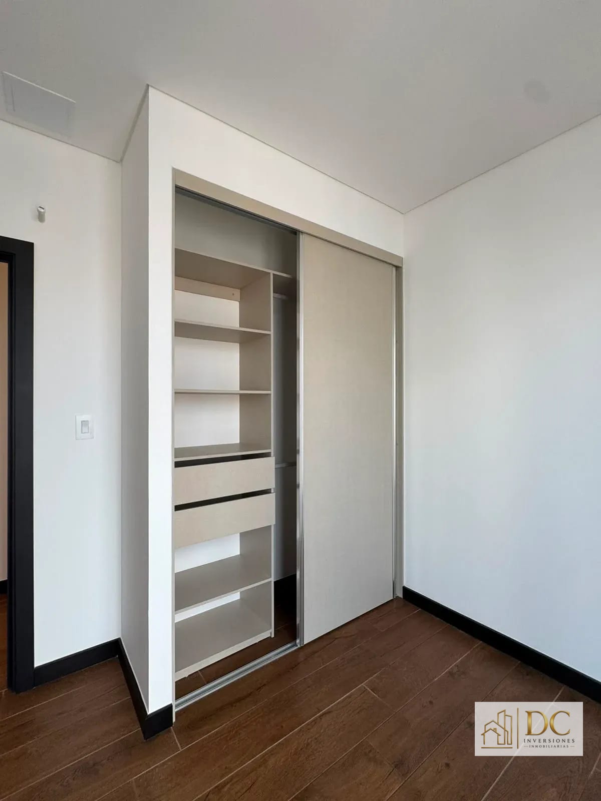 đ APARTAMENTO EN RENTA â 2 HAB + BALCĂN | LIRIOS CAYALĂ | ZONA 16 â Apartamento en Alquiler en Lirios de CayalĂĄ I, Zona 16, Guatemala, Ciudad â foto 7 de 11