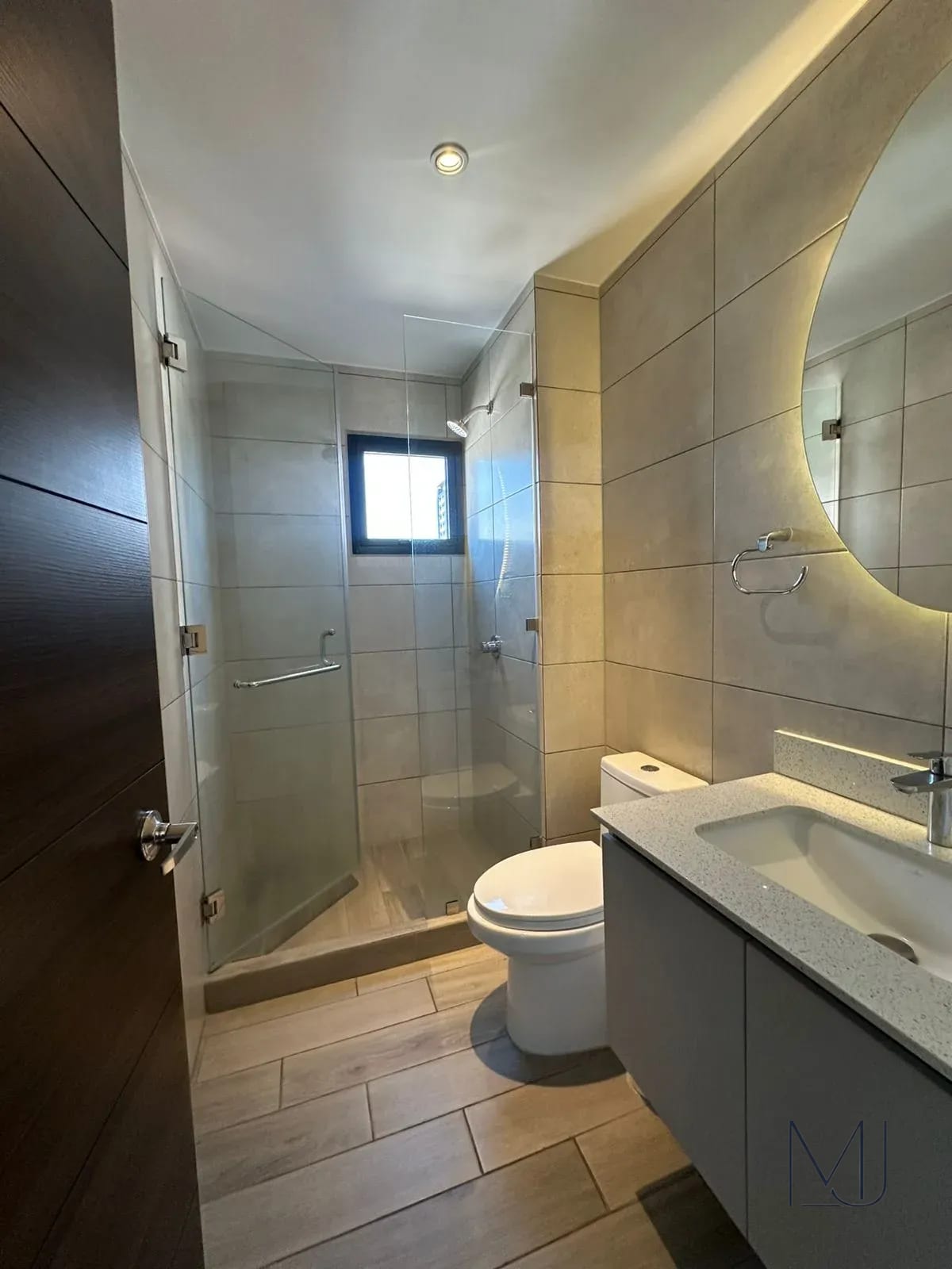 Apartamento en Alquiler | Parque 10 | Zona 10 | 3 habitaciones · Balcón — Apartamento en Alquiler en Parque 10, Zona 10, Guatemala, Ciudad — foto 9 de 10