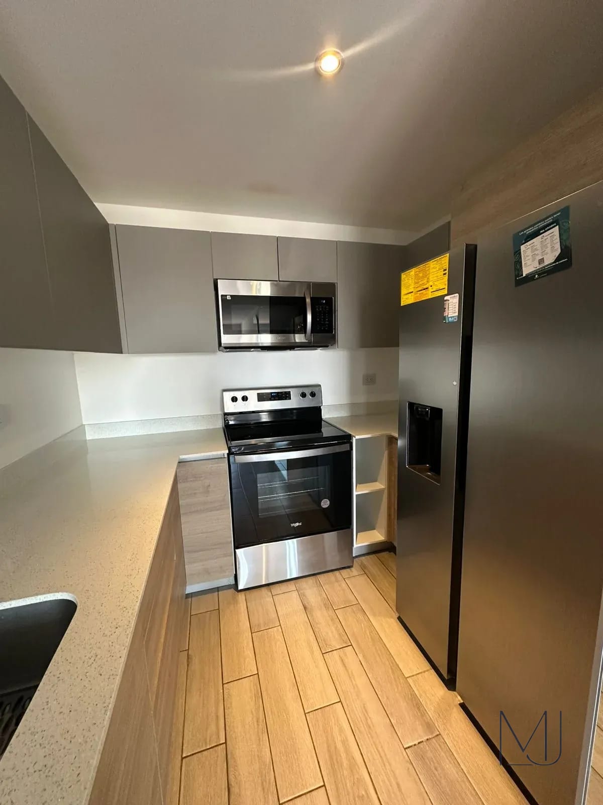 Apartamento en Alquiler | Parque 10 | Zona 10 | 3 habitaciones · Balcón — Apartamento en Alquiler en Parque 10, Zona 10, Guatemala, Ciudad — foto 5 de 10