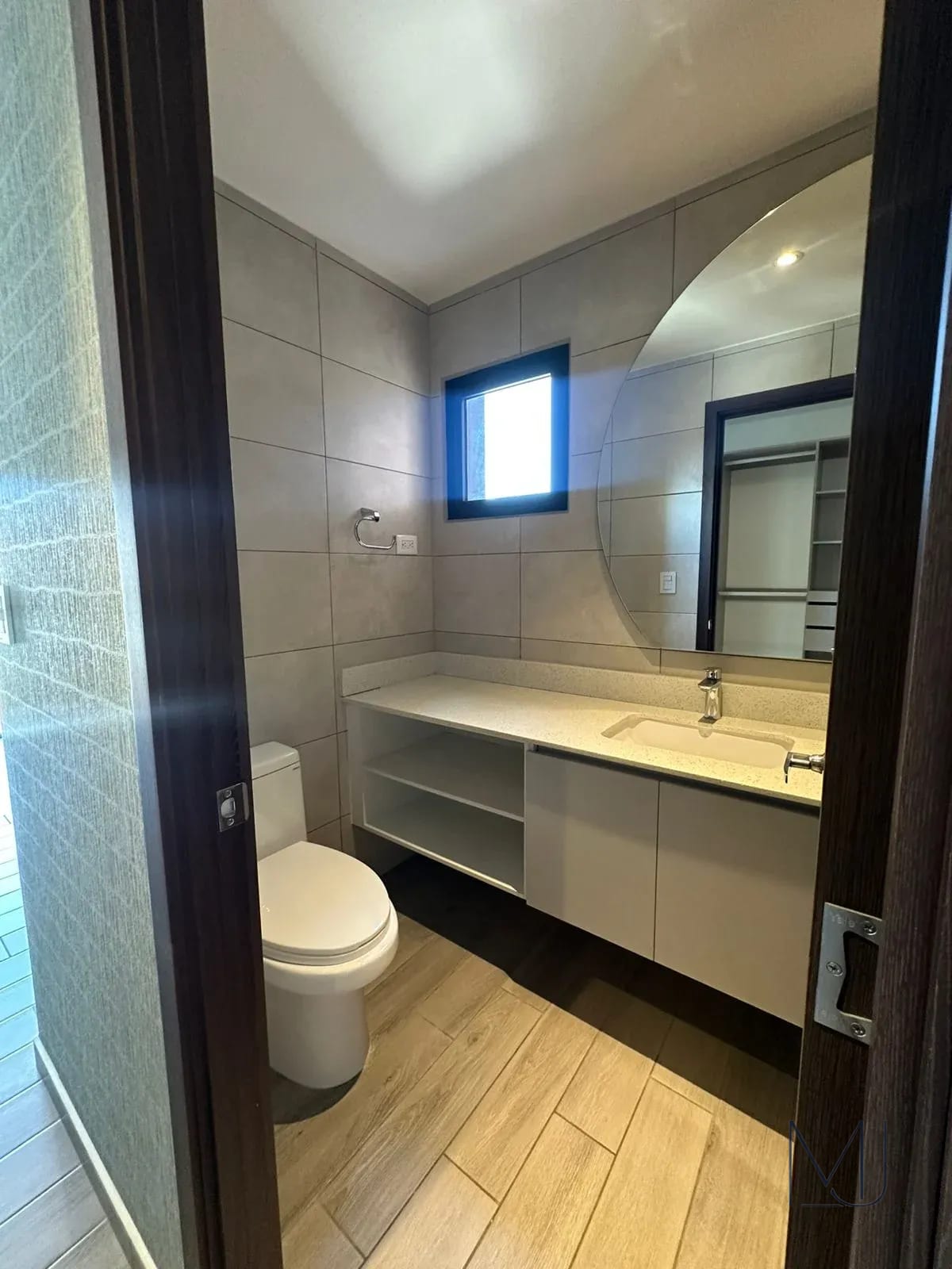 Apartamento en Alquiler | Parque 10 | Zona 10 | 3 habitaciones · Balcón — Apartamento en Alquiler en Parque 10, Zona 10, Guatemala, Ciudad — foto 10 de 10