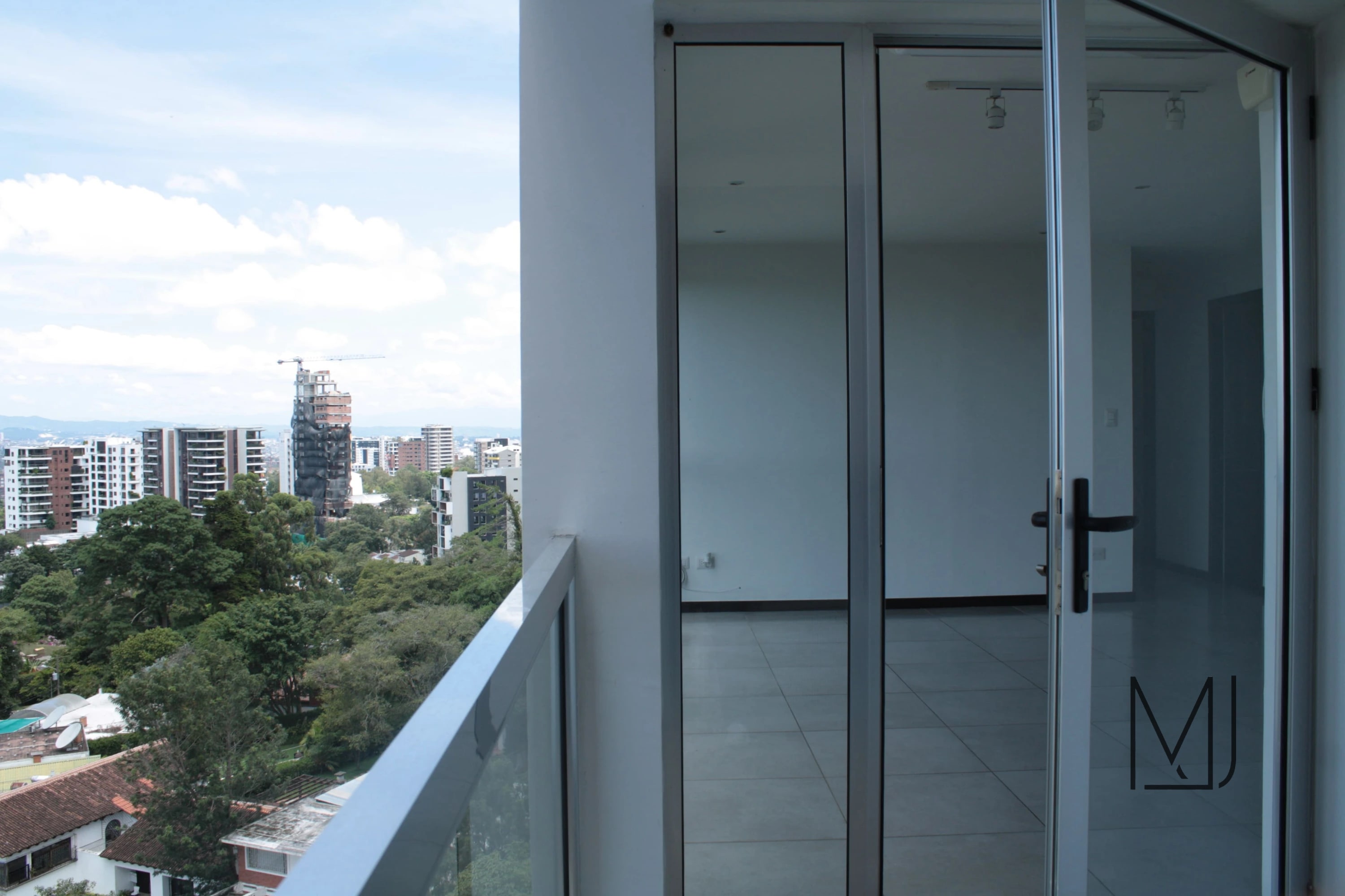 Apartamento en Alquiler / Venta | Edificio Telia | Zona 15 VH2 | 2 habitaciones · Balcón — Apartamento en Alquiler en Telia, Zona 15, Guatemala, Ciudad — foto 3 de 14