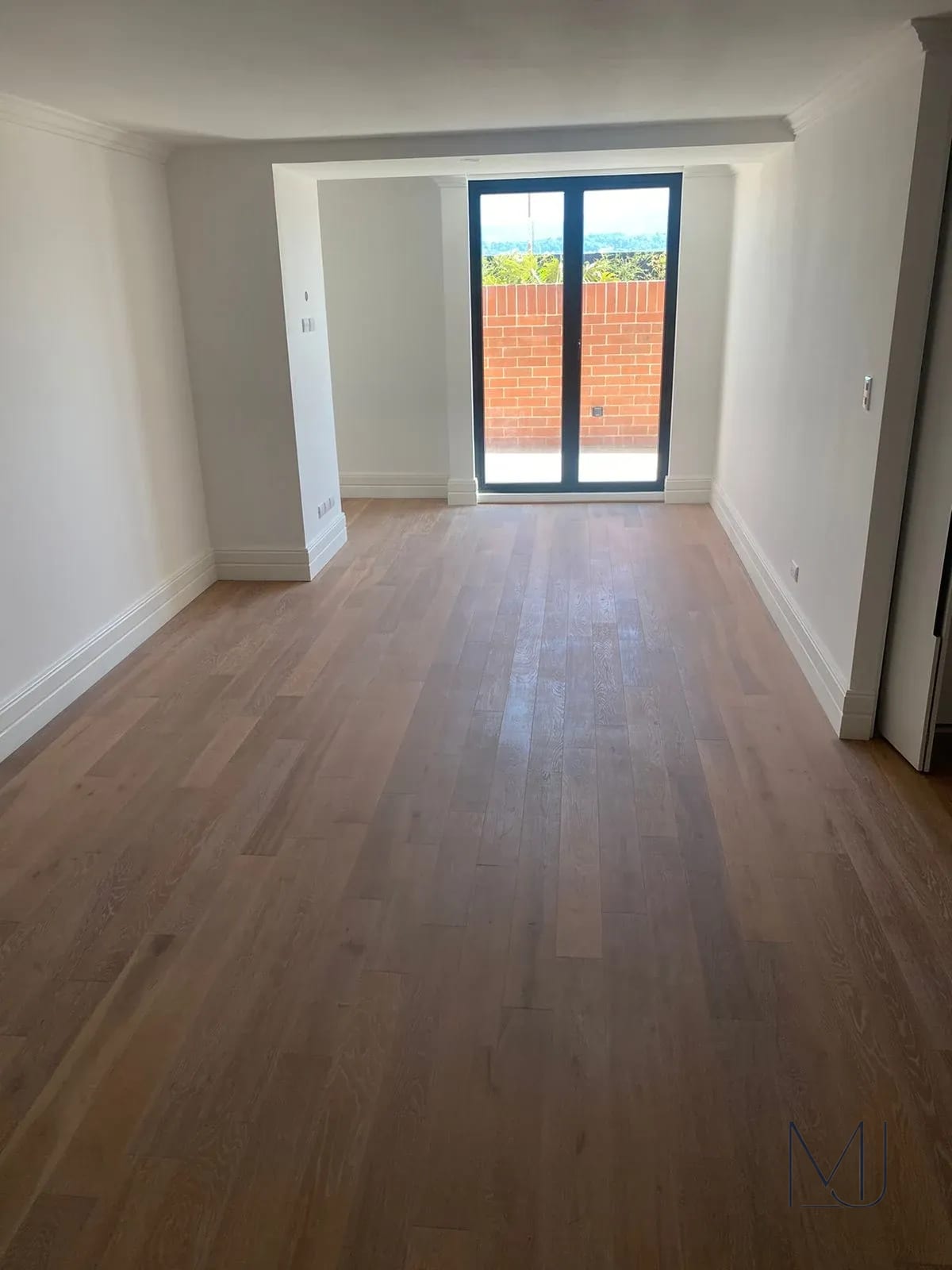 Apartamento en Venta | Edificio Céntrico | Zona 5 | 2 hab. · Terraza — Apartamento en Alquiler en Céntrico, Zona 5, Guatemala, Ciudad — foto 3 de 10