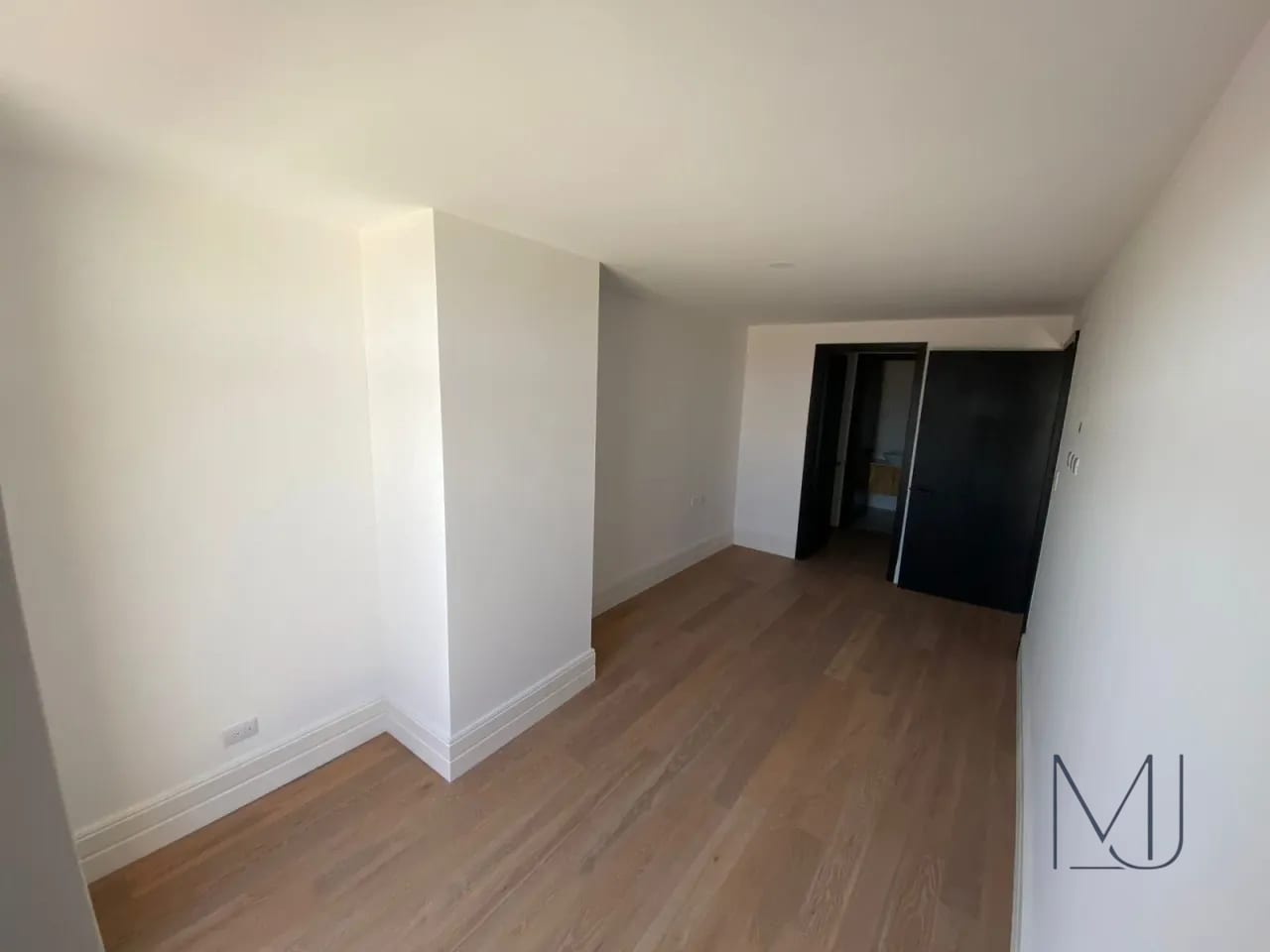 Apartamento en Venta | Edificio Céntrico | Zona 5 | 2 hab. · Terraza — Apartamento en Alquiler en Céntrico, Zona 5, Guatemala, Ciudad — foto 7 de 10
