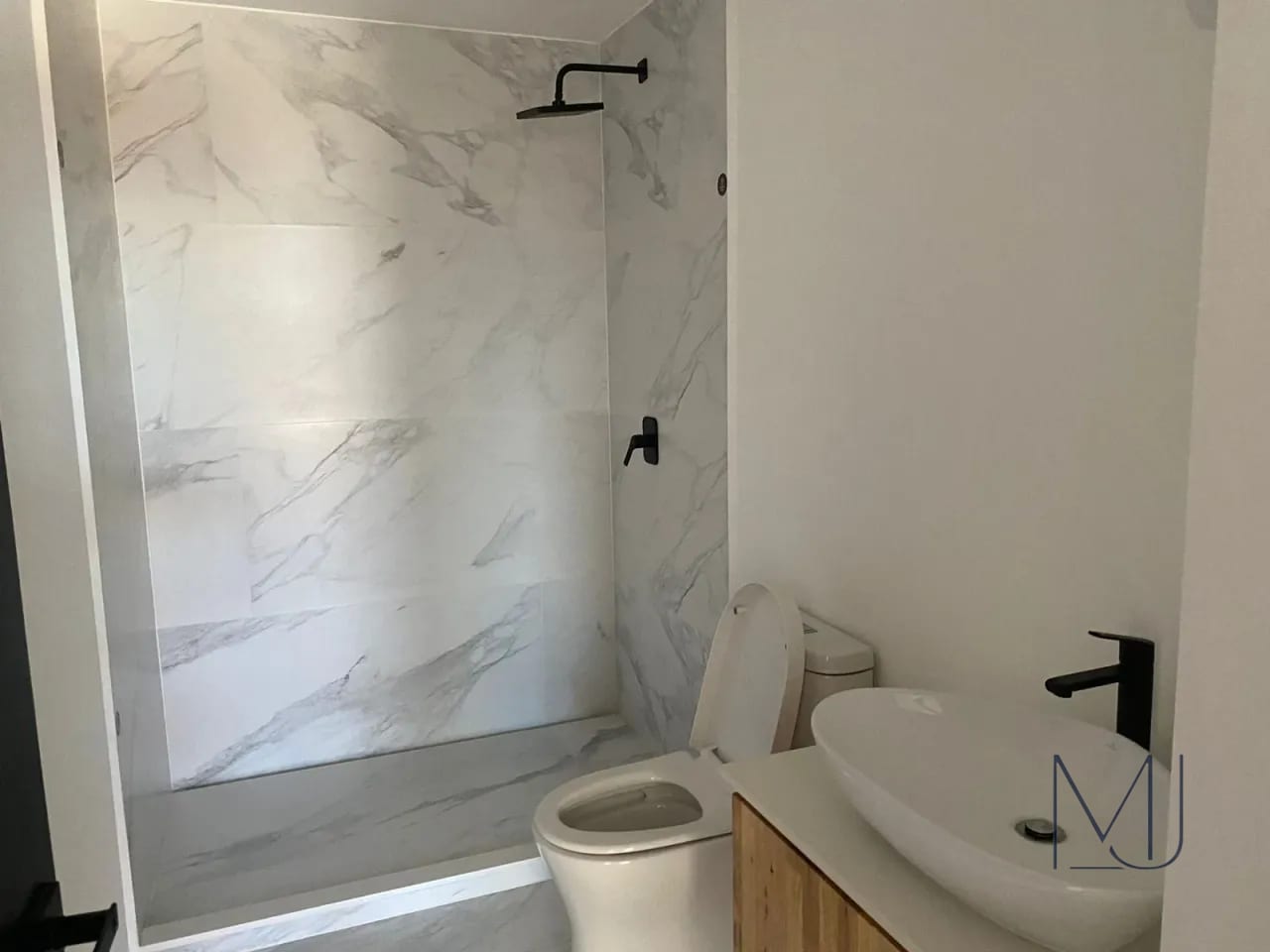Apartamento en Venta | Edificio Céntrico | Zona 5 | 2 hab. · Terraza — Apartamento en Alquiler en Céntrico, Zona 5, Guatemala, Ciudad — foto 10 de 10
