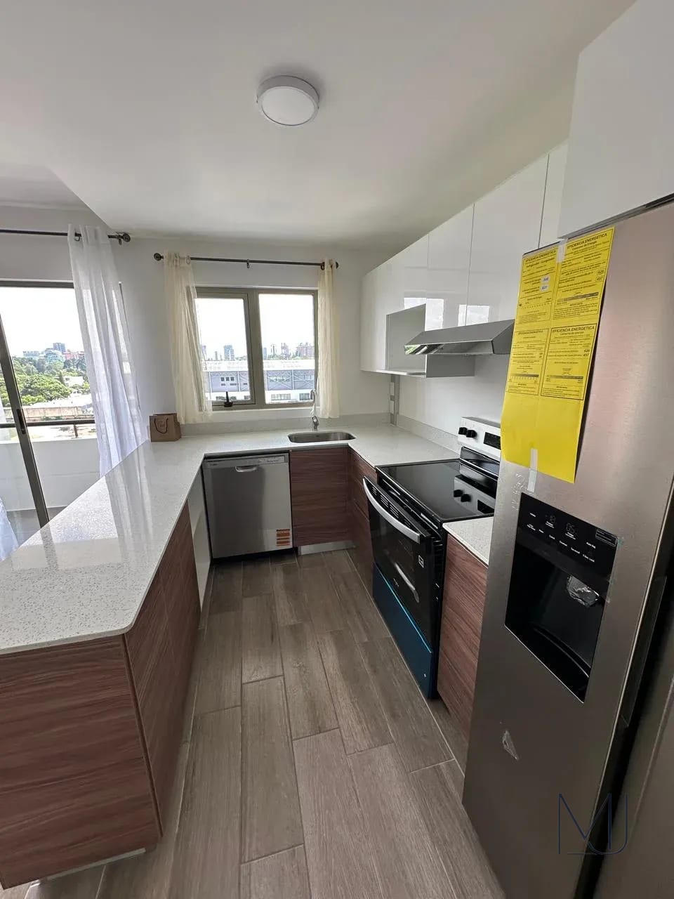 Apartamento en Alquiler | Edificio Seghería | Zona 14 | Espacioso · Amplias áreas verdes — Apartamento en Alquiler en Segheria, Zona 14, Guatemala, Ciudad — foto 3 de 16
