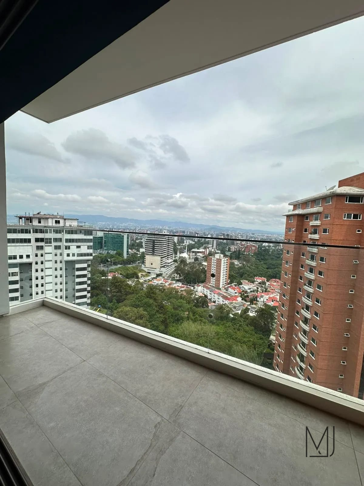 Apartamento en Alquiler | Albero San Lázaro | Zona 15 | 111 m² · 3 Hab — Apartamento en Alquiler en Albero San Lazaro, Zona 15, Guatemala, Ciudad — foto 5 de 17