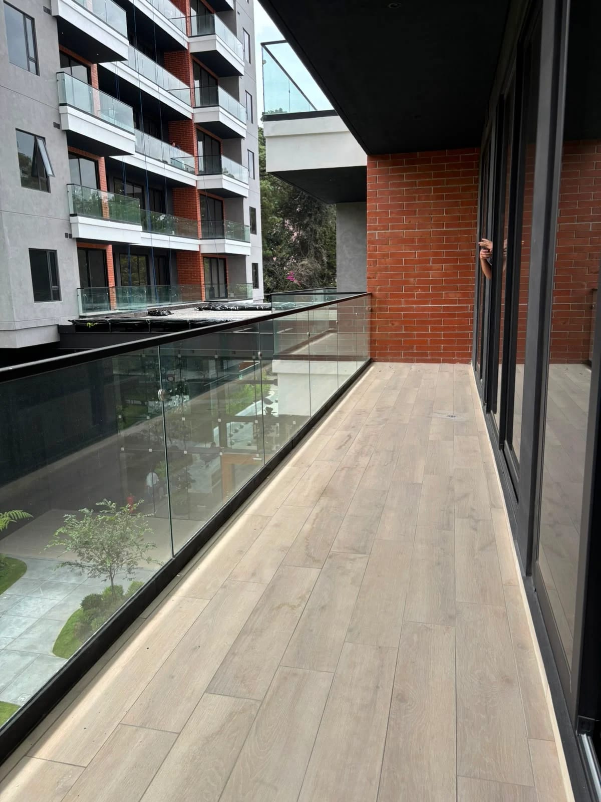 Apartamento en alquiler zona 10 — Apartamento en Alquiler en Ferré Diez, Zona 10, Guatemala, Ciudad — foto 3 de 9