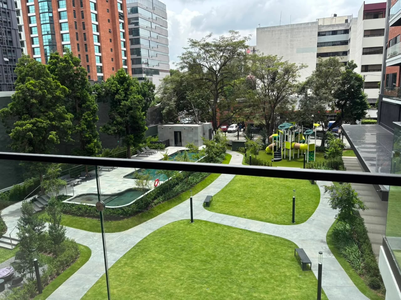 Apartamento en alquiler zona 10 — Apartamento en Alquiler en Ferré Diez, Zona 10, Guatemala, Ciudad — foto 1 de 9