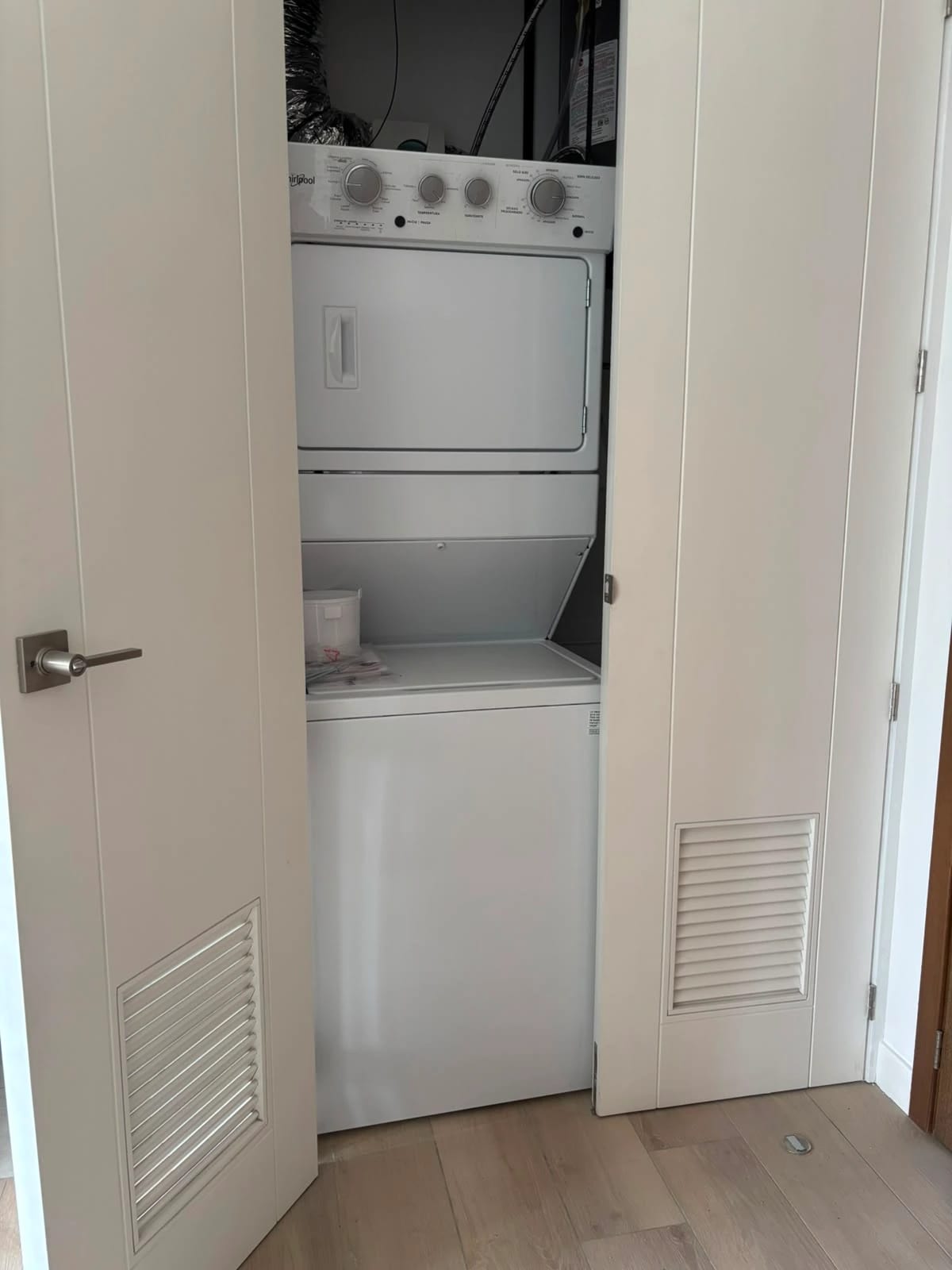 Apartamento en alquiler zona 10 — Apartamento en Alquiler en Ferré Diez, Zona 10, Guatemala, Ciudad — foto 9 de 9