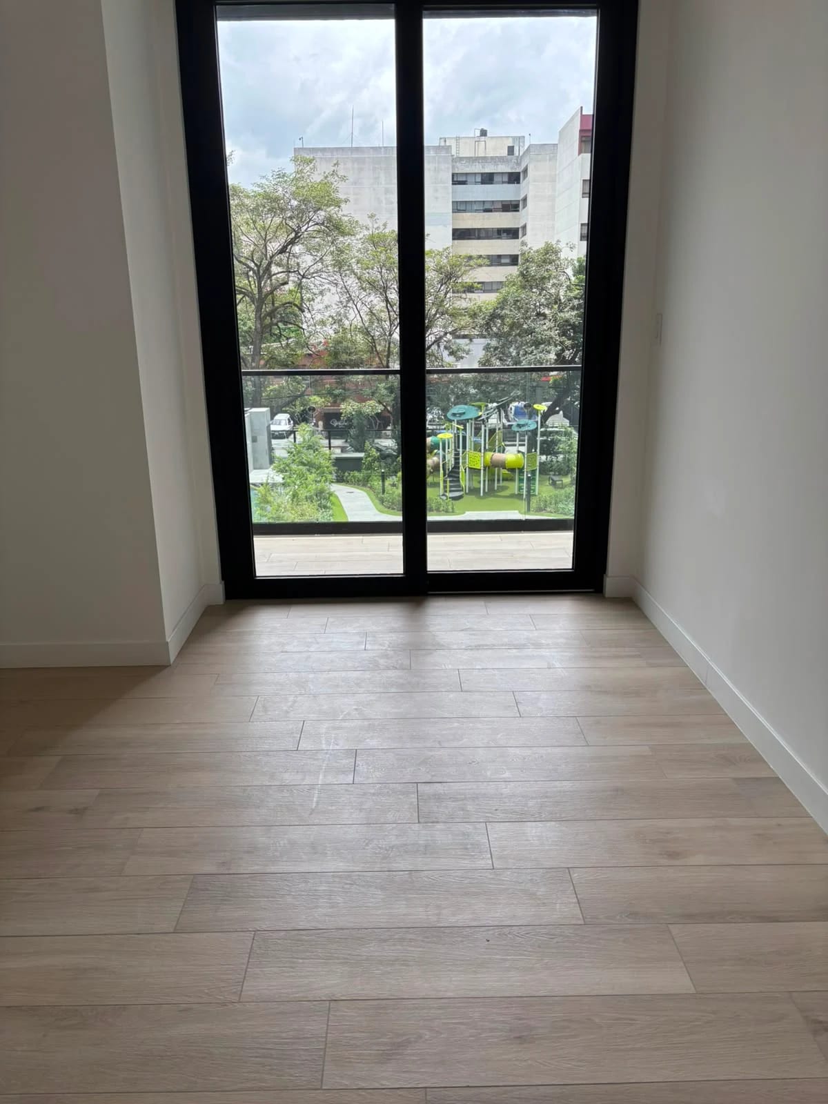 Apartamento en alquiler zona 10 — Apartamento en Alquiler en Ferré Diez, Zona 10, Guatemala, Ciudad — foto 6 de 9