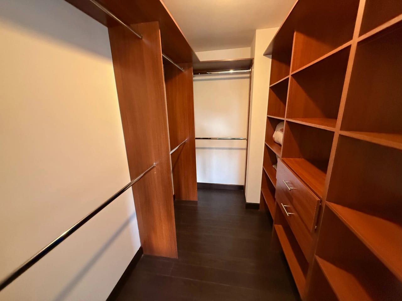 Rento apartamento en Zona 14 EDIFICIO EXCLUSIVO CERCA EUROPLAZA — Apartamento en Alquiler en Catania, Zona 14, Guatemala, Ciudad — foto 12 de 17