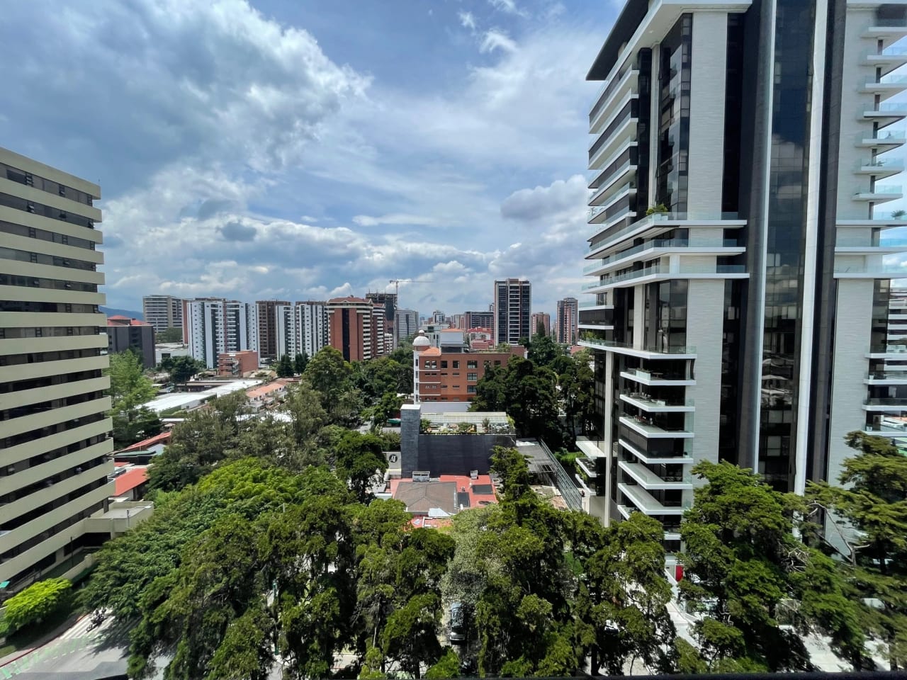 Rento apartamento de 3 dormitorios en Zona 14 CERCA DE EUROPLAZA — Apartamento en Alquiler en Catania, Zona 14, Guatemala, Ciudad — foto 14 de 17