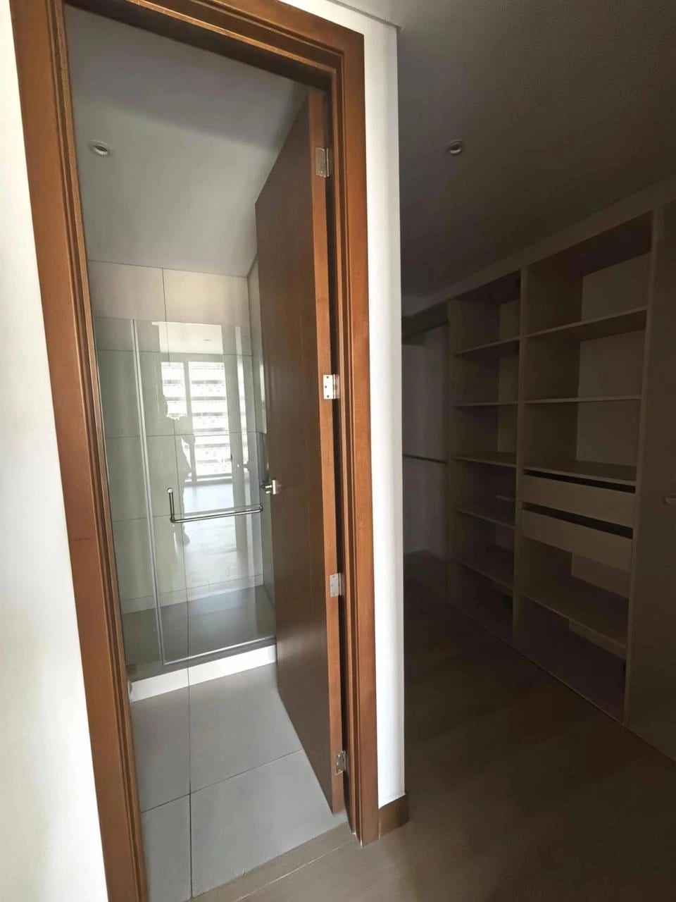 Apartamento en Renta en Zona 10 EDIFICIO FERRE DIEZ Z.10 — Apartamento en Alquiler en Ferré Diez, Zona 10, Guatemala, Ciudad — foto 4 de 17