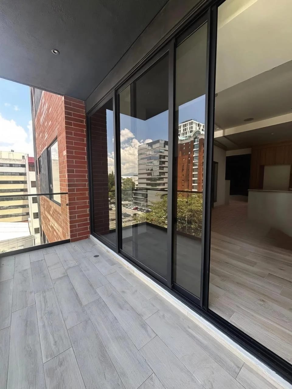Apartamento en Renta en Zona 10 EDIFICIO FERRE DIEZ Z.10 — Apartamento en Alquiler en Ferré Diez, Zona 10, Guatemala, Ciudad — foto 10 de 17