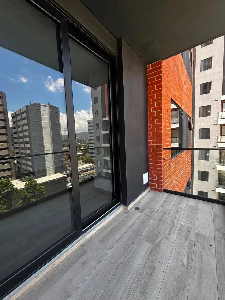 Apartamento en Renta en Zona 10 EDIFICIO FERRE DIEZ Z.10 — Apartamento en Alquiler en Ferré Diez, Zona 10, Guatemala, Ciudad — foto 16 de 17