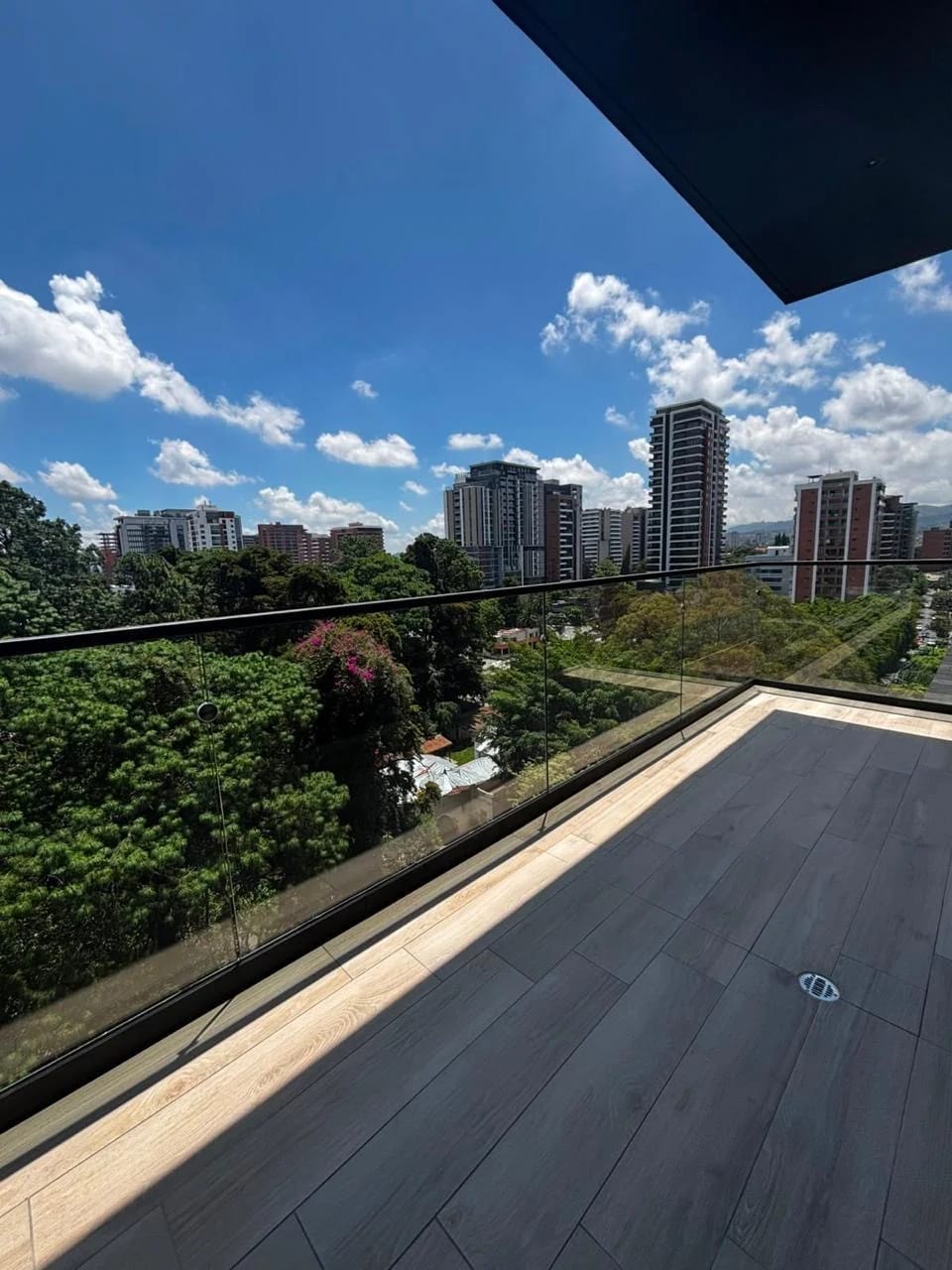 Rento apartamento en Zona 10 EDIFICIO NUEVO Y EXCLUSIVO — Apartamento en Alquiler en Ferré Diez, Zona 10, Guatemala, Ciudad — foto 10 de 17