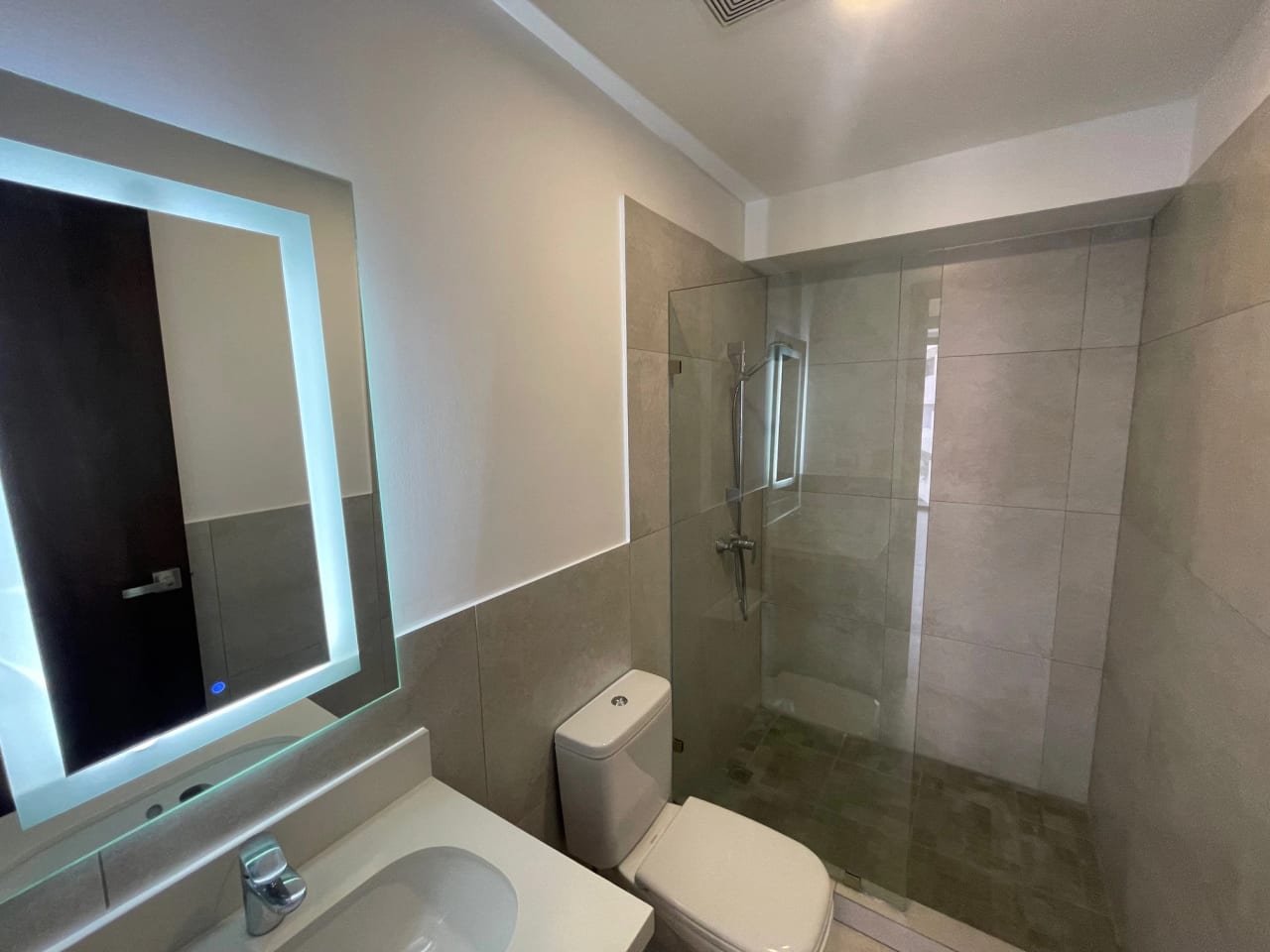Rento apartamento en Zona 14 EDIFICIO EXCLUSIVO ROOFTOP CON PISCINA — Apartamento en Alquiler en Casa Roble, Zona 14, Guatemala, Ciudad — foto 12 de 17
