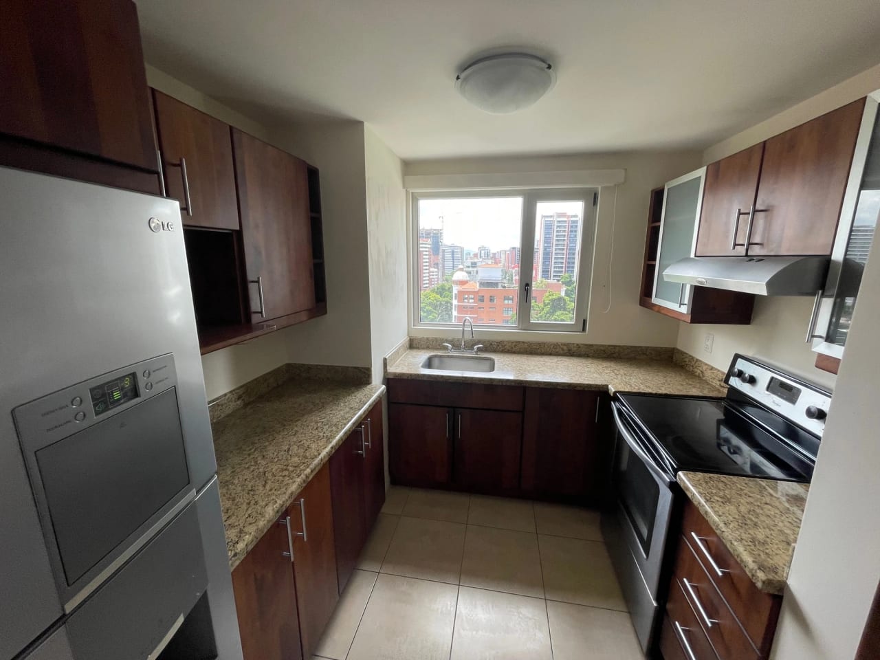 Rento apartamento en Zona 14 EDIFICIO EXCLUSIVO CERCA EUROPLAZA — Apartamento en Alquiler en Catania, Zona 14, Guatemala, Ciudad — foto 14 de 17